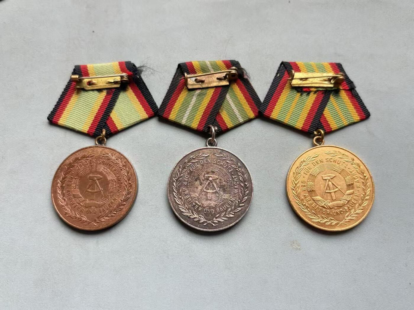 盛世勋华——号角文化勋章邮票专场拍卖第308期 东德人民军服役奖章 15.10.5年一套