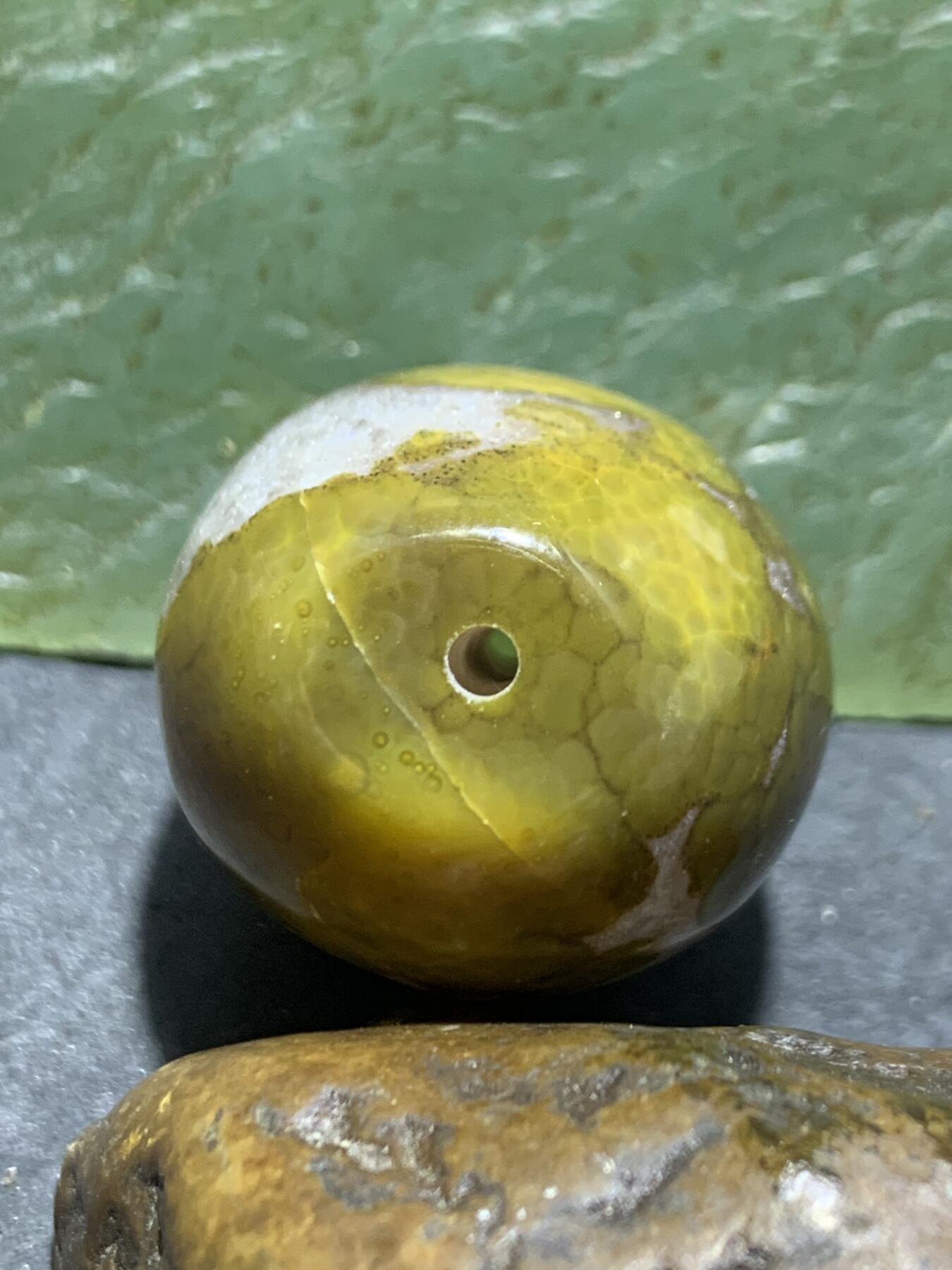 冰飘鱼籽纹战国红玛瑙勒子一颗！