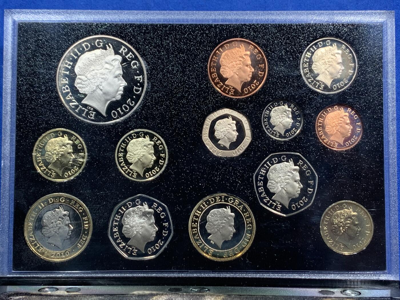 《竞宝斋》第467场 周日，周一 2场连拍 （全场包邮）欢迎送拍 英国2010官方精制套币 盒证全