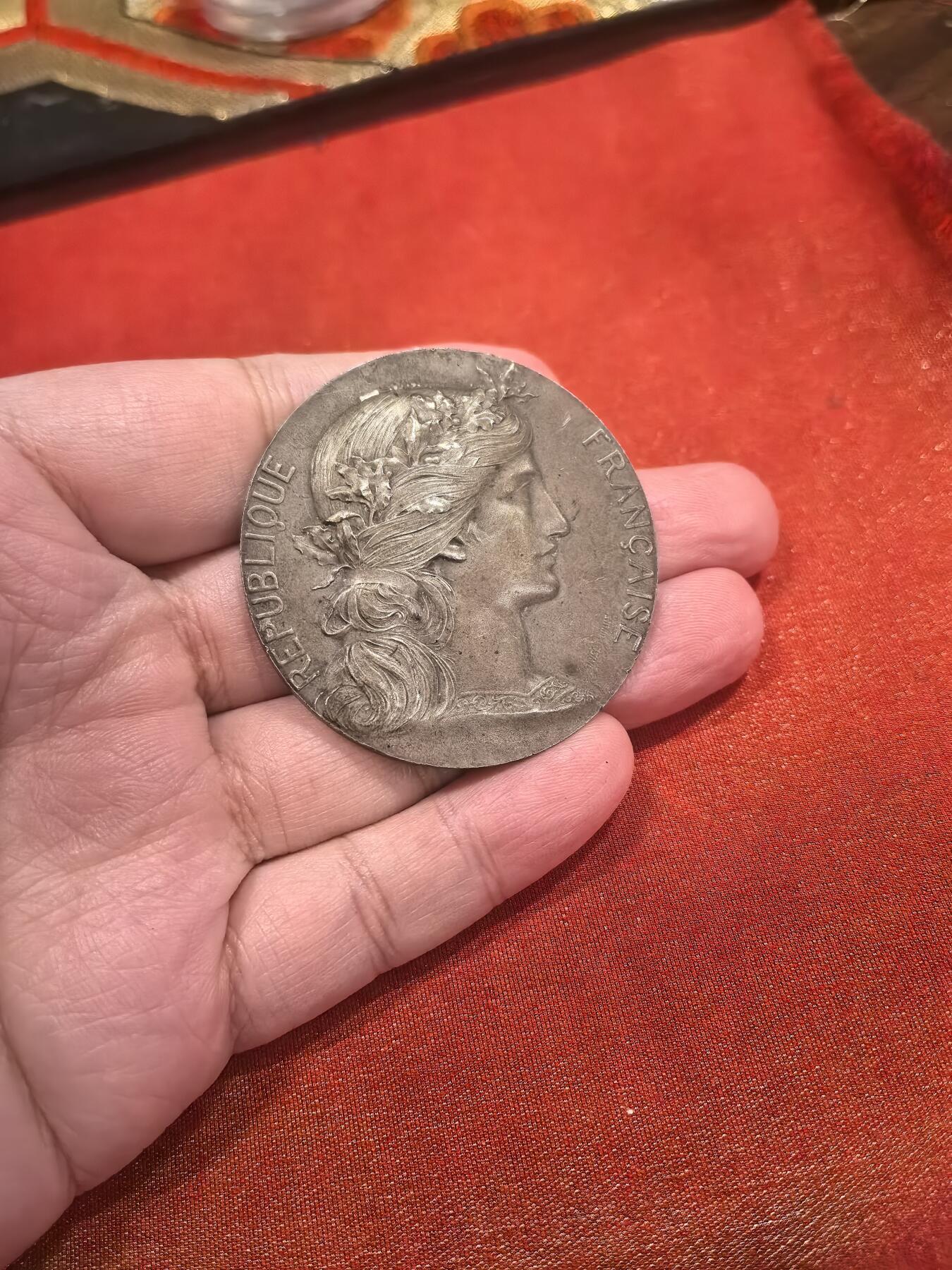 欧洲银章和银币 法国著名新艺术风格章牌雕刻家 Daniel Dupuis (1849-1899) 设计的银质奖章，属于法国第三共和国时期（1870-1940）的