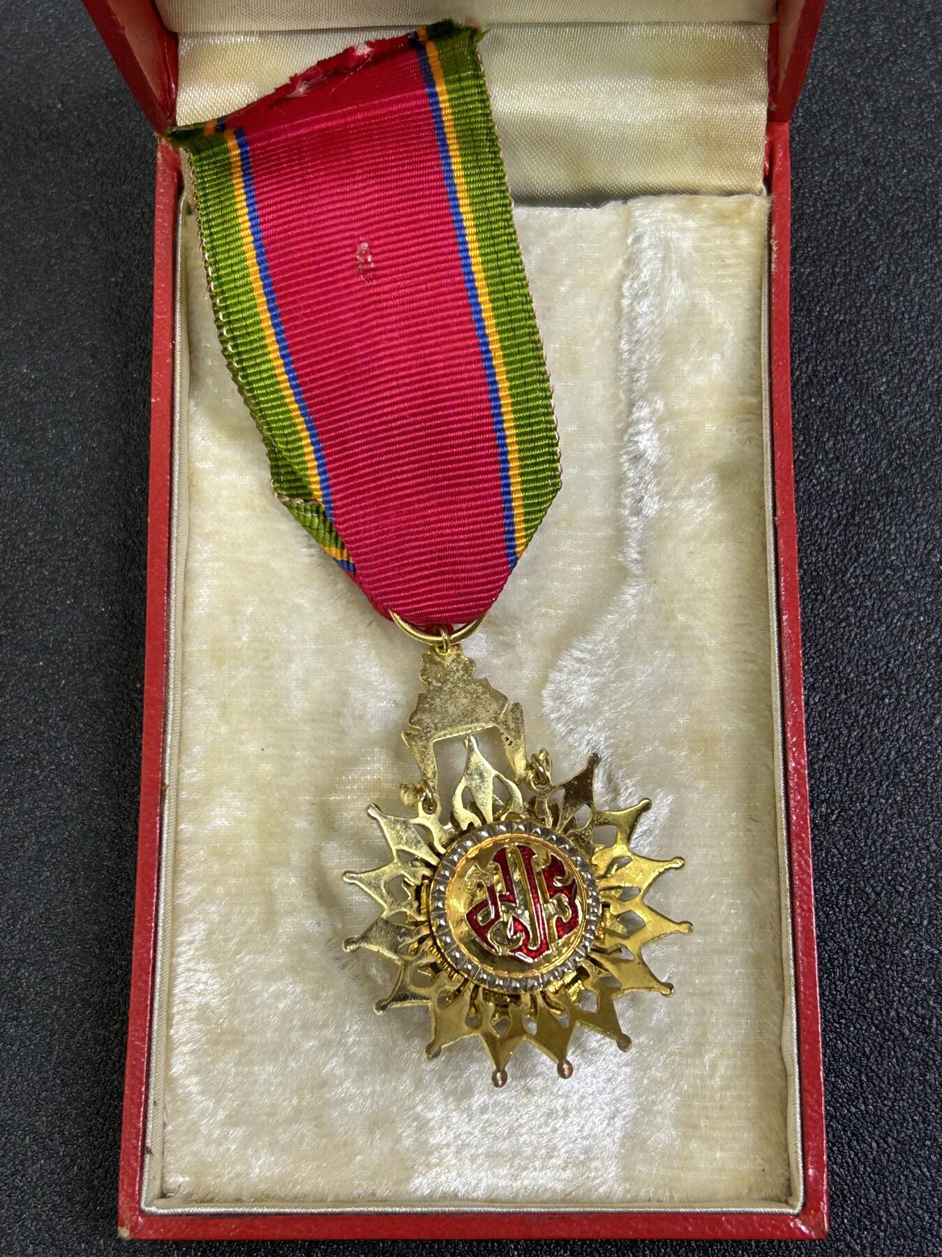 西秦中古拍卖第七十九期  泰国骑士级白象勋章 带原盒