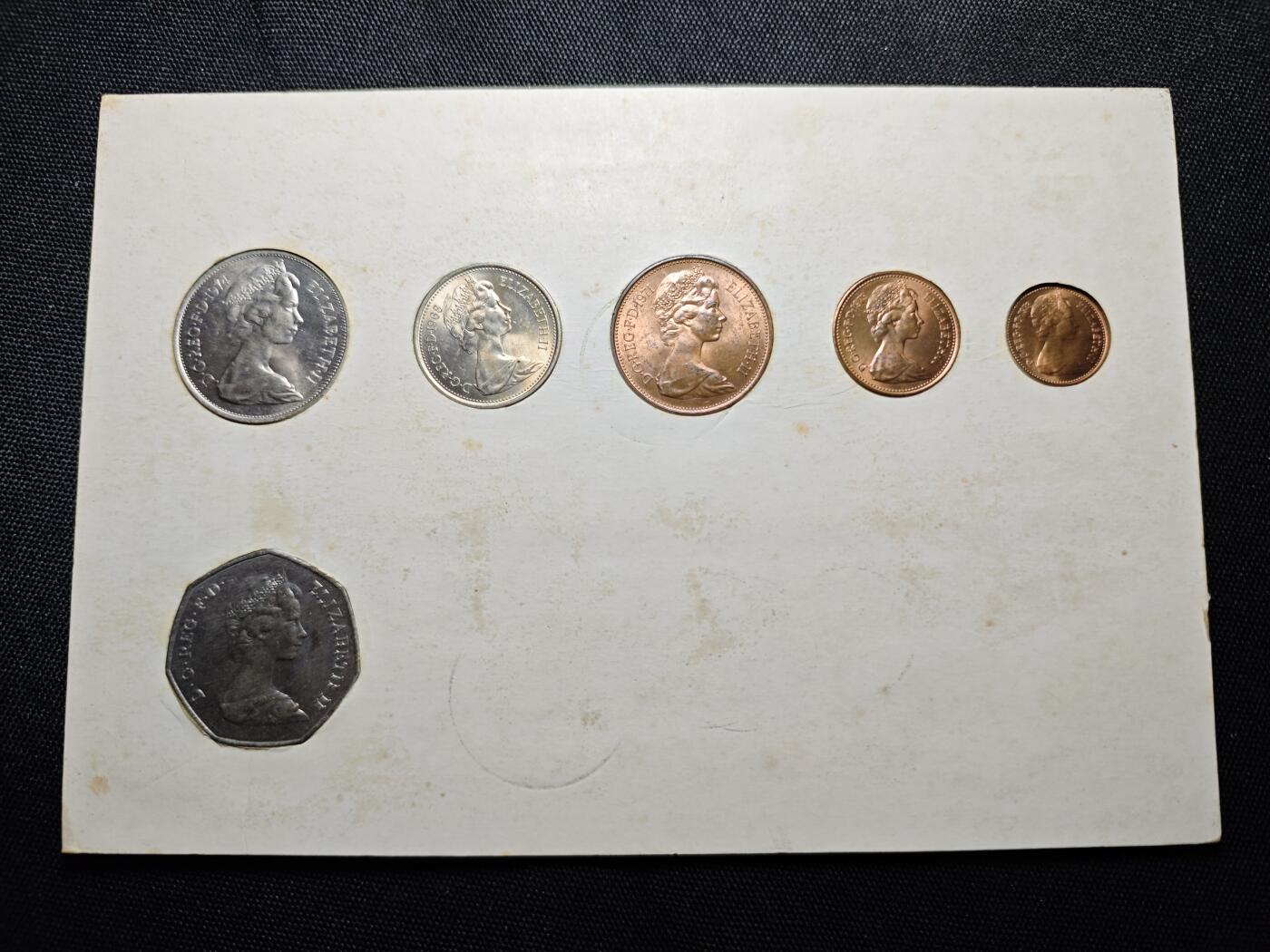 KK钱币收藏小铺   套币 批量/好品散币专场 2月预留时间 周末发货  英国套币 带50分纪念章