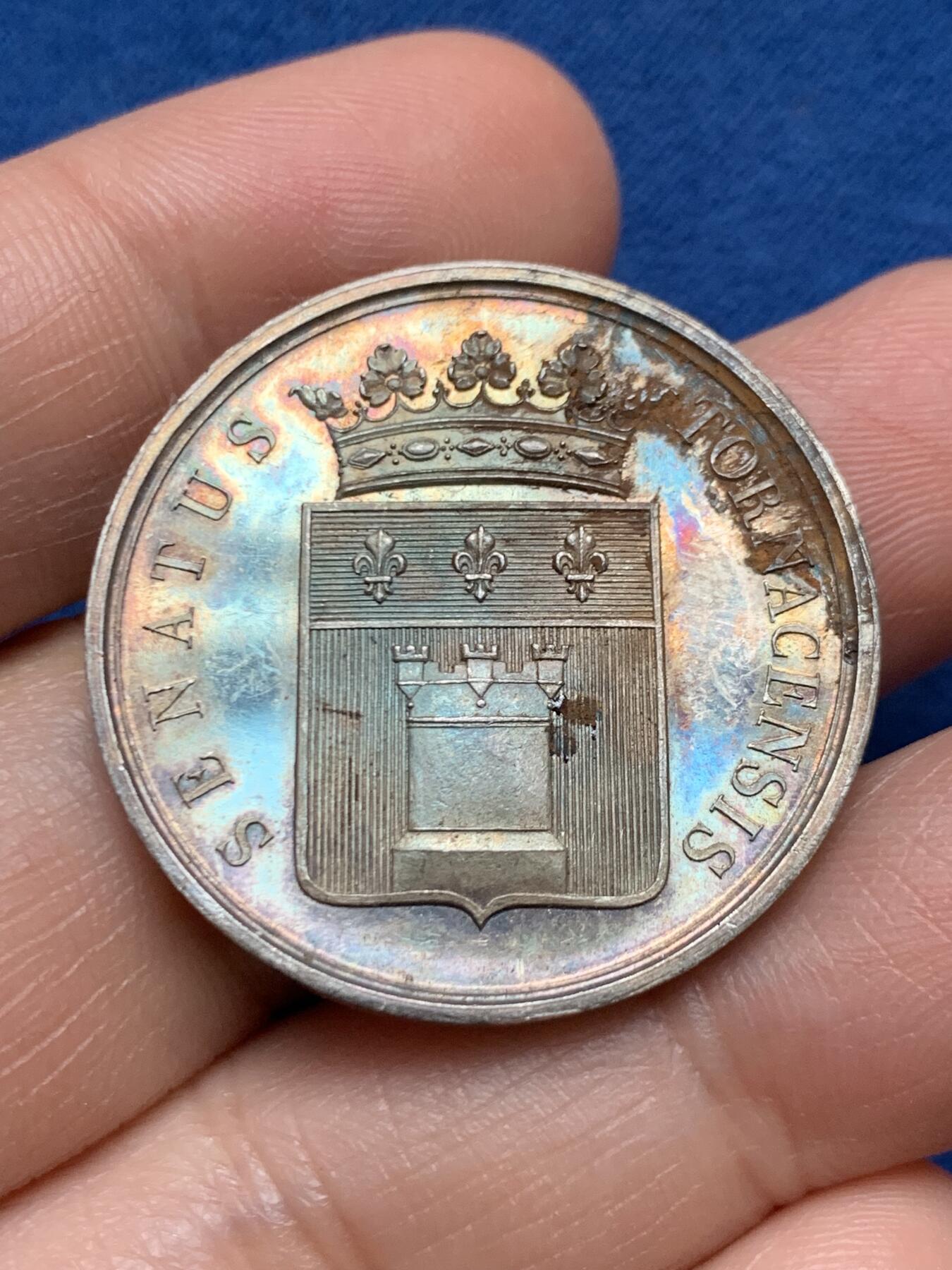 《竞宝斋》第467场 周日，周一 2场连拍 （全场包邮）欢迎送拍 比利时图尔奈市议会纪念银章 12.35克 32.1mm