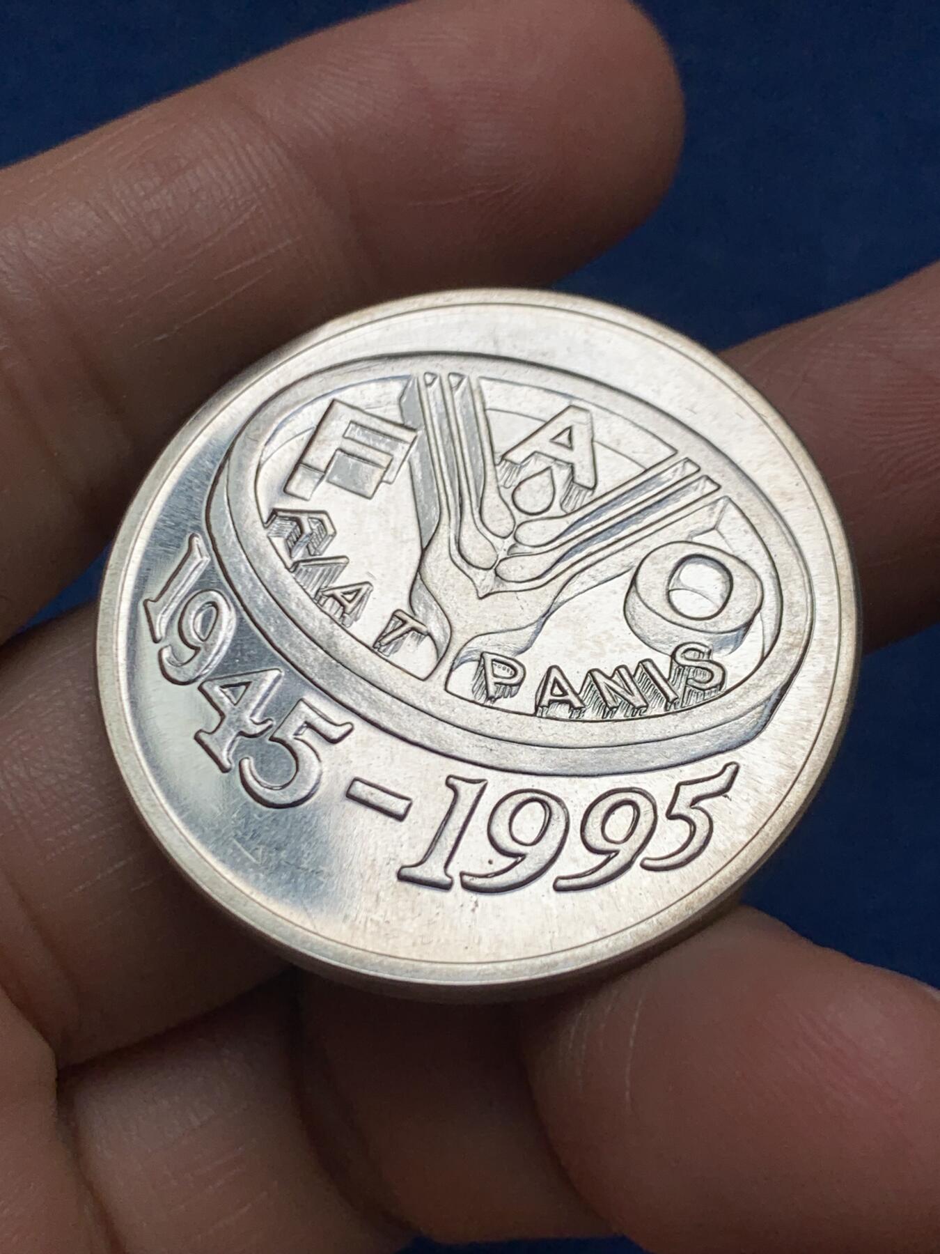 《竞宝斋》第467场 周日，周一 2场连拍 （全场包邮）欢迎送拍 罗马尼亚1995年粮食与农业组织成立50周年纪念银币 27.5g 925银