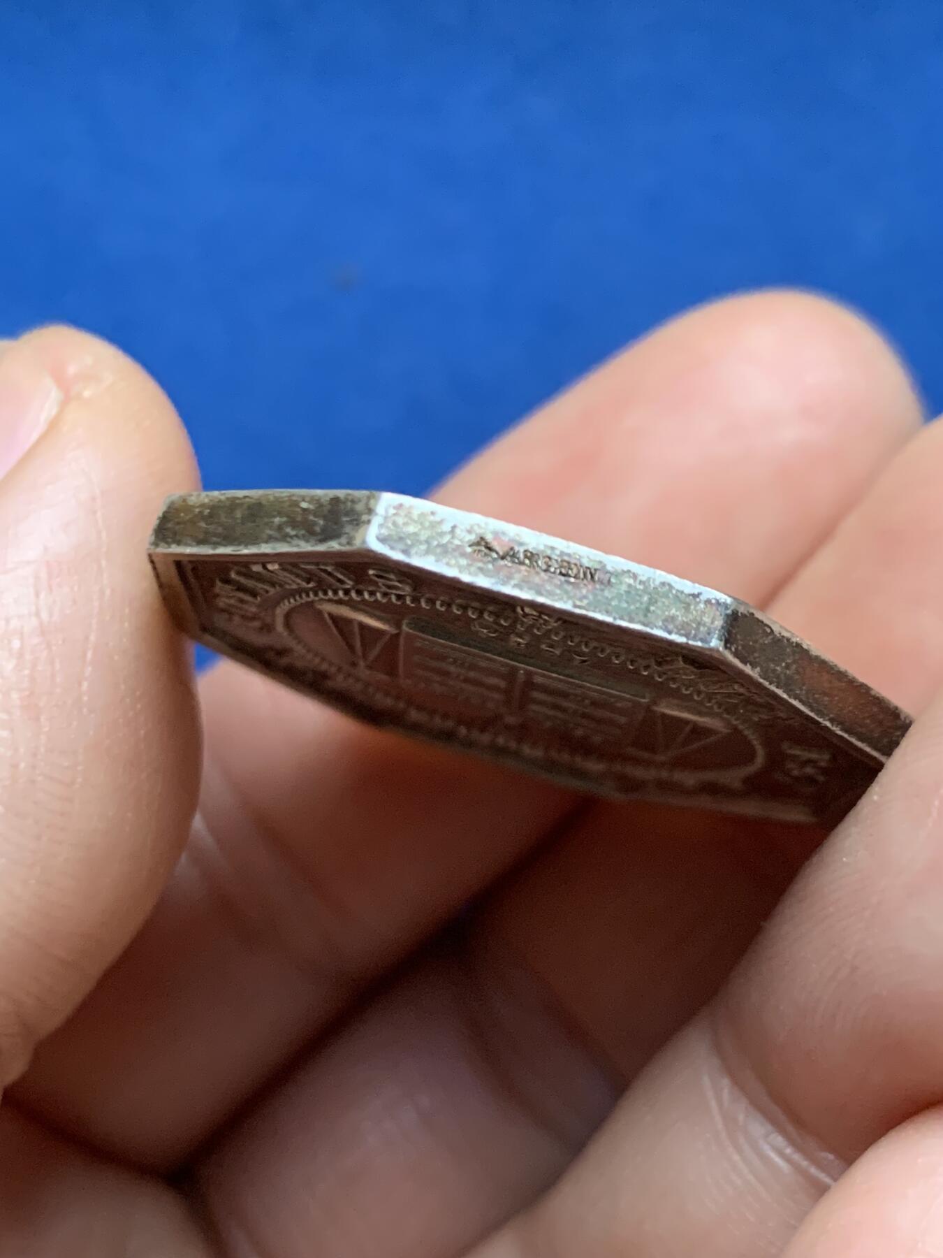 《竞宝斋》第467场 周日，周一 2场连拍 （全场包邮）欢迎送拍 法国亚眠公证人八角银质代币，15.38g，31.6mm，蜜蜂边铭