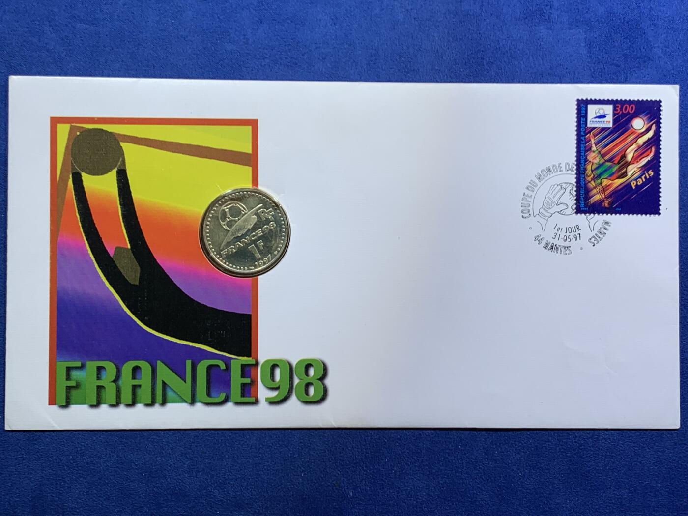 《竞宝斋》第467场 周日，周一 2场连拍 （全场包邮）欢迎送拍 中国邮政1998年发行邮币封 第十六届足球赛（带1枚法国1法郎银币） 12克900银