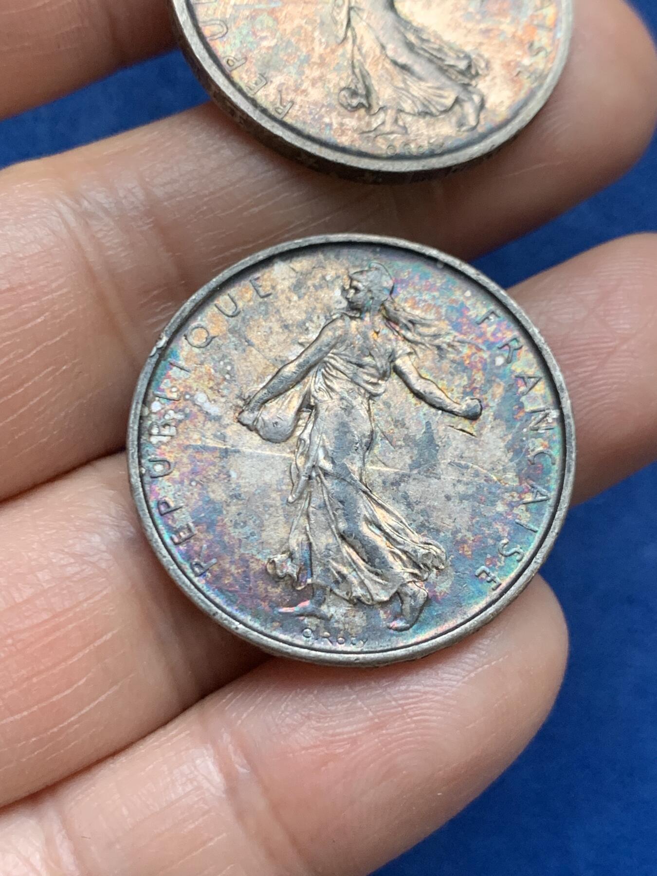 《竞宝斋》第467场 周日，周一 2场连拍 （全场包邮）欢迎送拍 两枚一组 法国1960年/1964年播种女神5法郎银币 总重约23.9克 835银