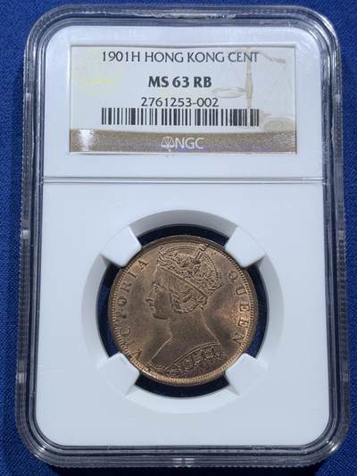 《竞宝斋》第467场 周日，周一 2场连拍 （全场包邮）欢迎送拍 - NGC MS63RB 香港1901H小维一仙铜币，铜光靓丽，老N盒保障的好状态。女王像采用了与大名誉品哥特克朗相近的方案，设计精美华丽；外加香港的特殊历史，具备英系经典与国币的双重属性