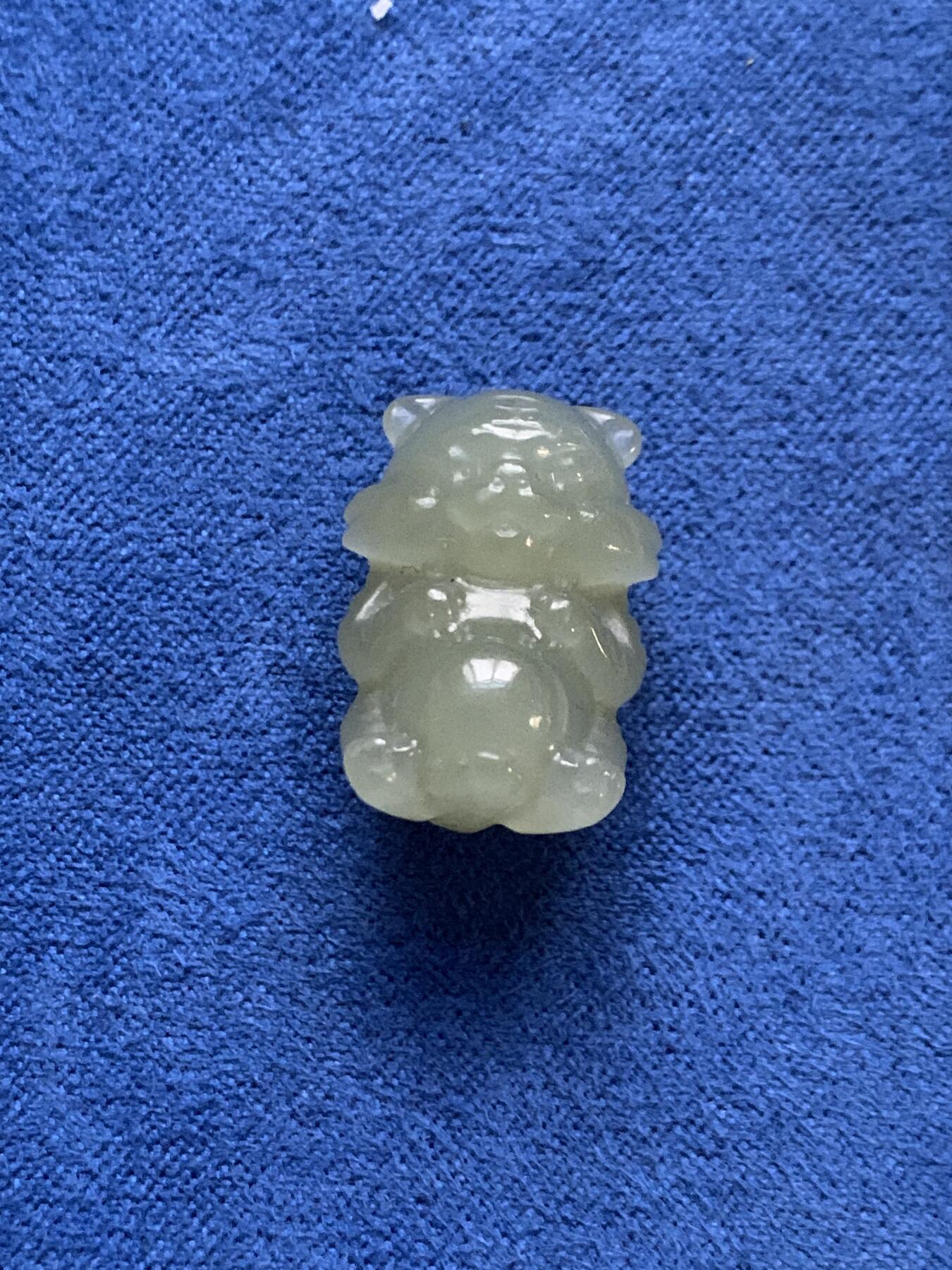 《竞宝斋》第467场 周日，周一 2场连拍 （全场包邮）欢迎送拍 两枚一组 四季平安玉雕瓶，10克，迷你老虎玉雕小玩意，4.55克，均带证书