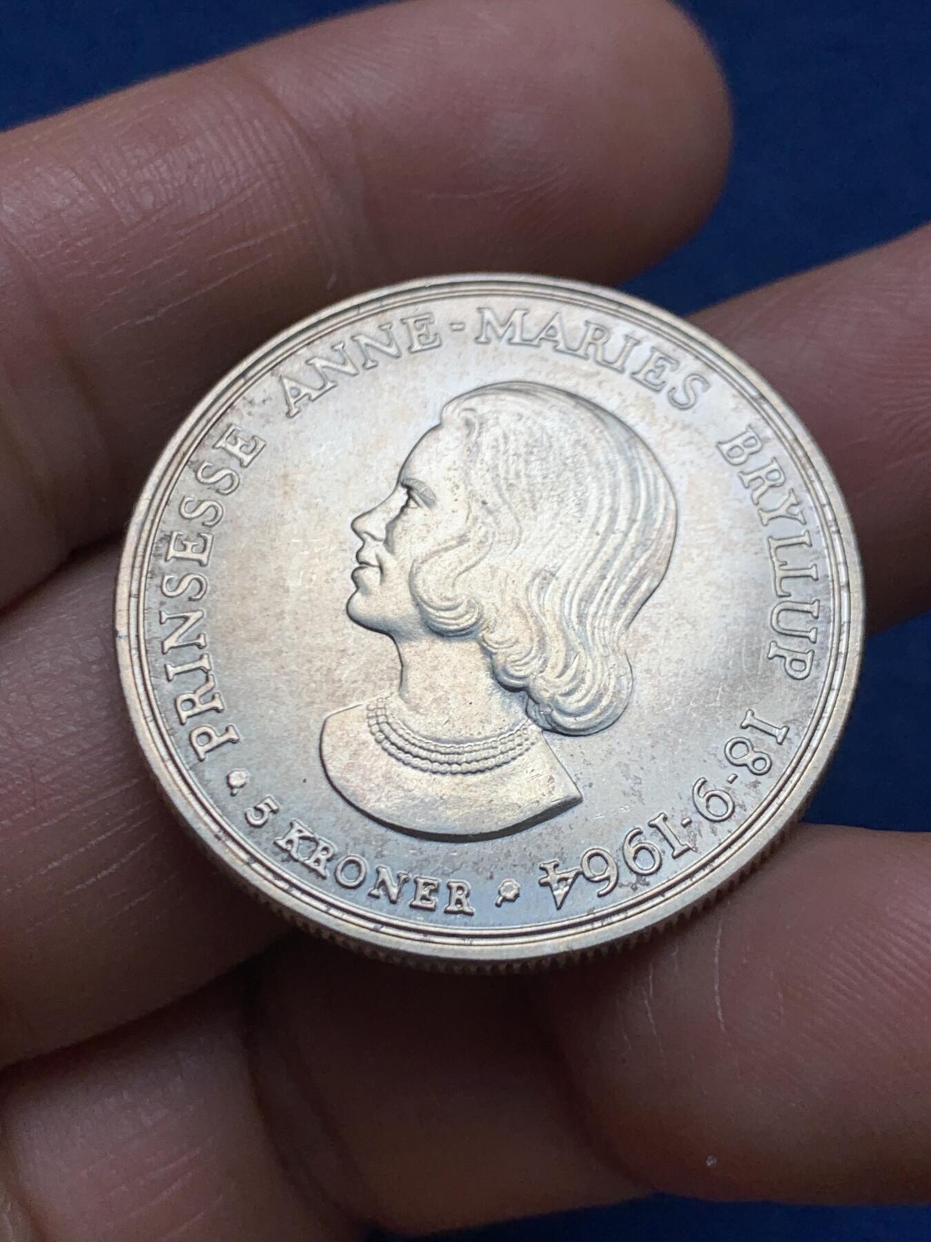 《竞宝斋》第467场 周日，周一 2场连拍 （全场包邮）欢迎送拍 丹麦1964年弗雷德里克九世（安妮·玛丽公主的婚礼）5克朗银币 800银 17克