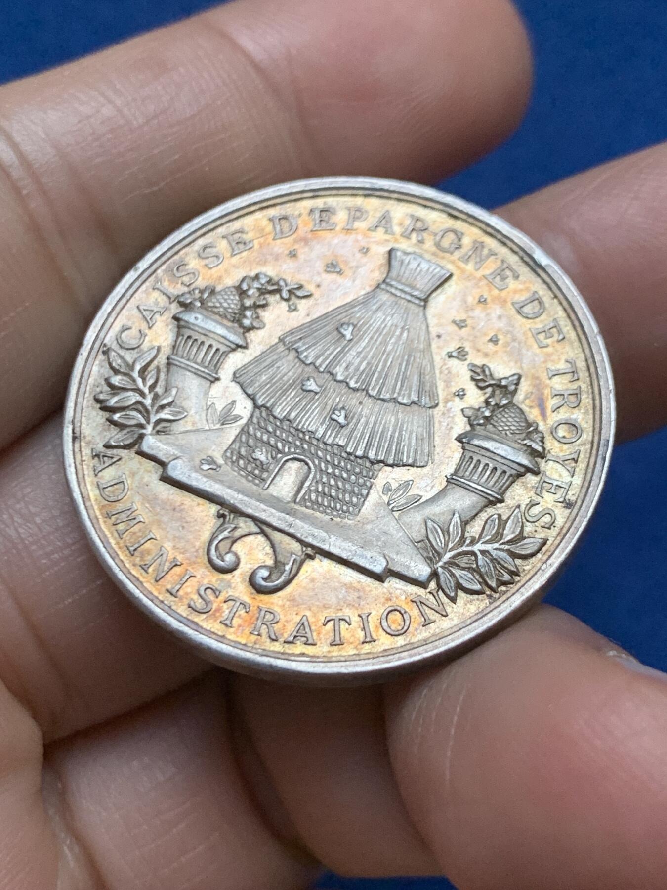 《竞宝斋》第467场 周日，周一 2场连拍 （全场包邮）欢迎送拍 法国特鲁瓦储蓄银行委员会纪念银章 菱形 野猪头边铭 16.75克 33.2mm