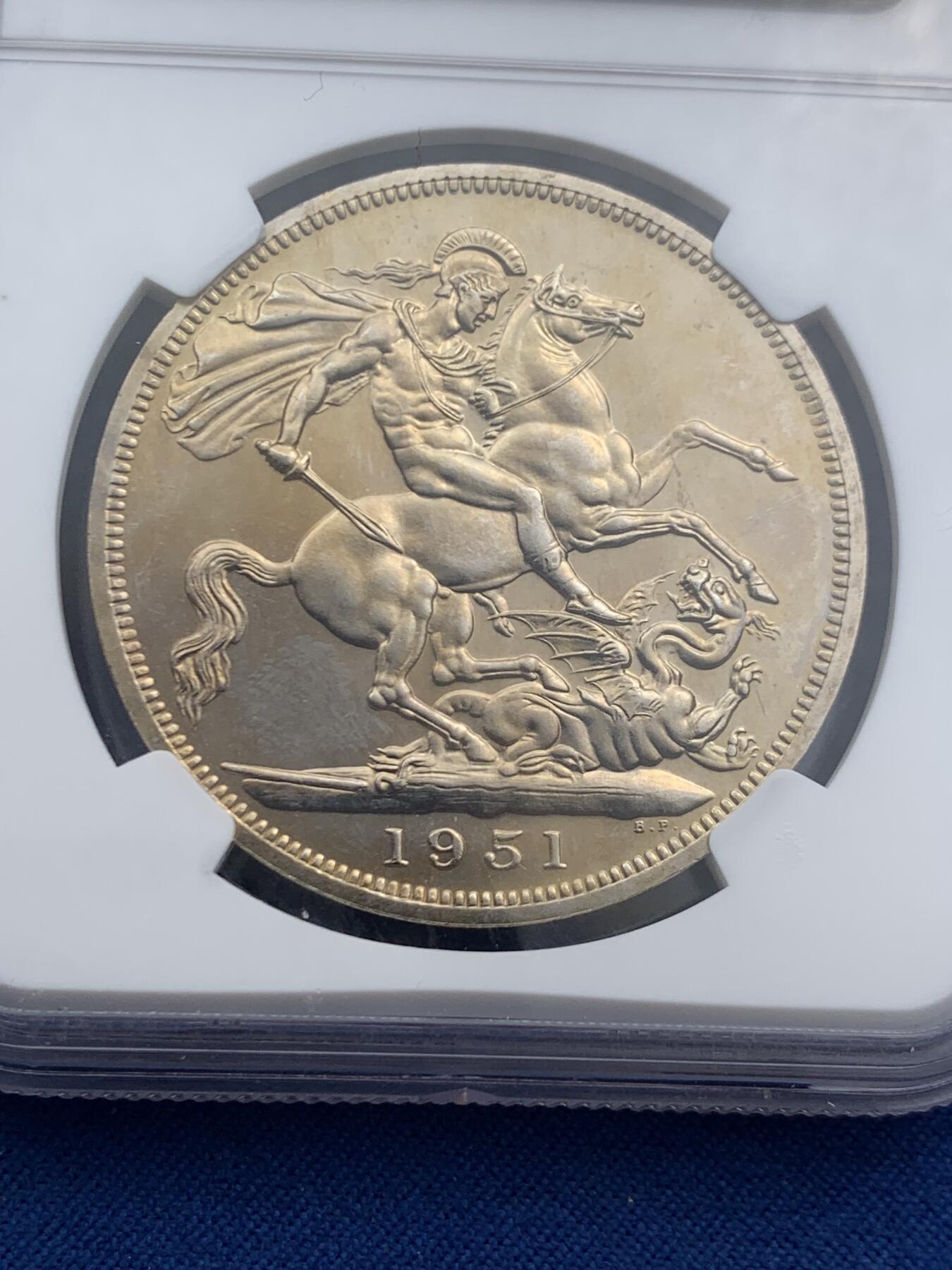 《竞宝斋》第467场 周日，周一 2场连拍 （全场包邮）欢迎送拍 NGC PL64 英国1951年乔治六世镍马剑克朗 不列颠节主题，乔治六世本人渴望拥有的圣乔治屠龙设计主币，也是最后一版以流通币出现的马剑克朗。