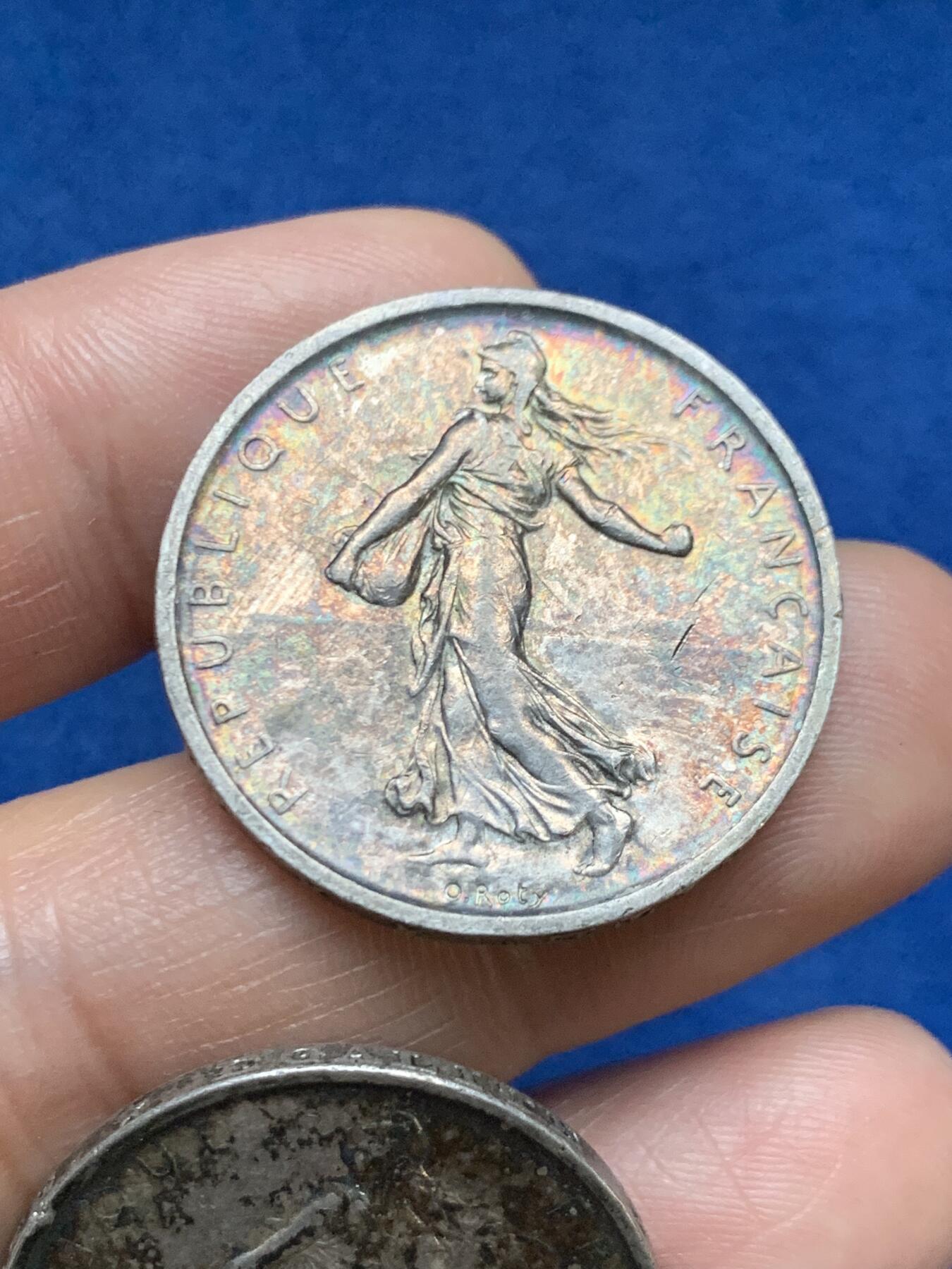 《竞宝斋》第467场 周日，周一 2场连拍 （全场包邮）欢迎送拍 两枚一组 法国1960年/1964年播种女神5法郎银币 总重约23.9克 835银