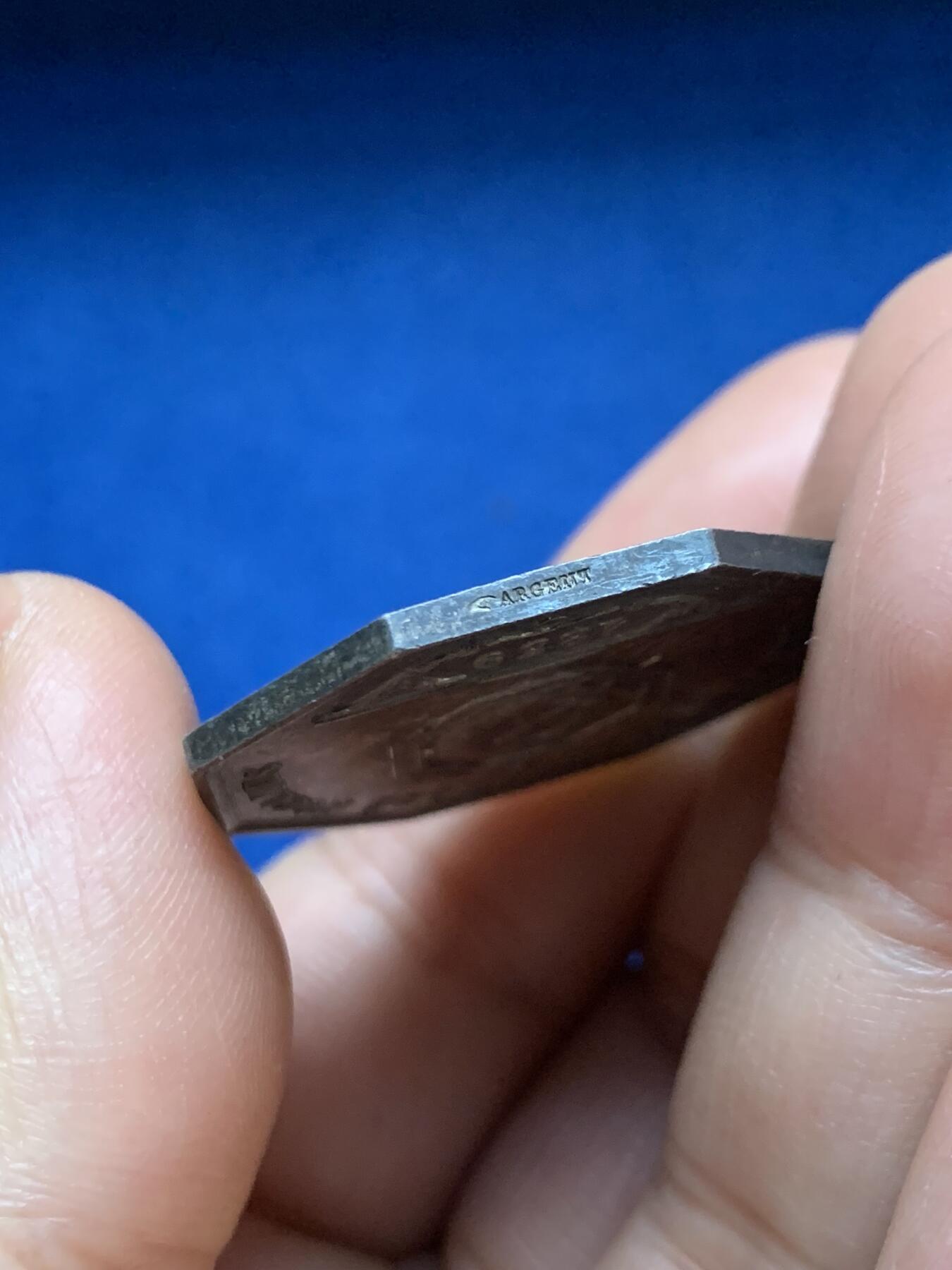 《竞宝斋》第467场 周日，周一 2场连拍 （全场包邮）欢迎送拍 法国 1839年 里昂公证人 八角银质代币 手指银标边铭 14.5g 32.3mm