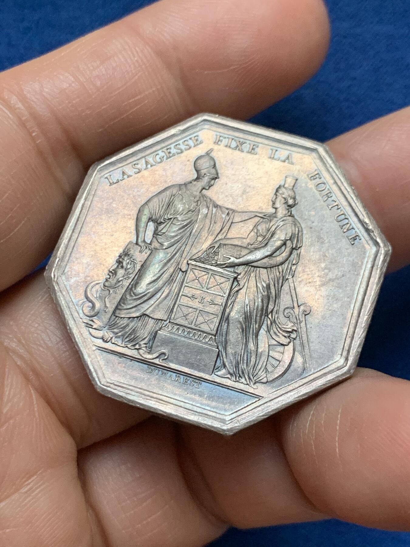 《竞宝斋》第467场 周日，周一 2场连拍 （全场包邮）欢迎送拍 早期法兰西银行八角银质代币 手指银标 24.6克 36mm