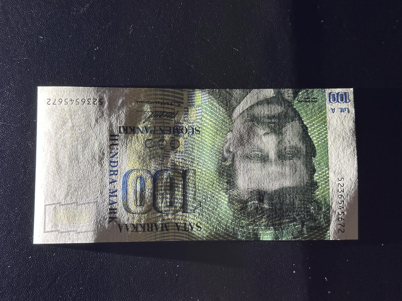 《外钞收藏家》第六百一十四期（精选场）（长期征集拍品、欢迎藏友们联系合作） 1986年芬兰100克朗 中间有点软榻 疑似有瑕疵