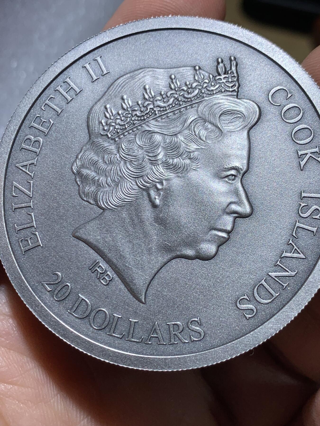 《竞宝斋》第467场 周日，周一 2场连拍 （全场包邮）欢迎送拍 库克2015年20元仿古高浮雕银币 中国天坛藻井 100克999银 木盒 发行量：999