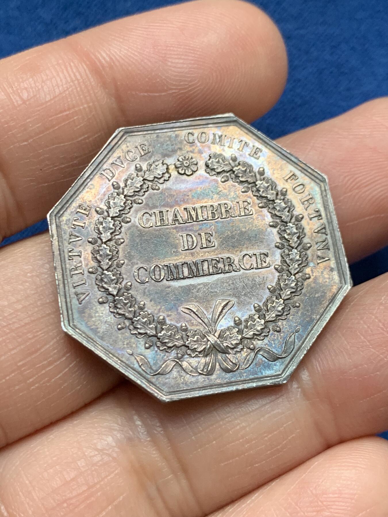 《竞宝斋》第467场 周日，周一 2场连拍 （全场包邮）欢迎送拍 法国里昂商会八角银质代币，16.18g，31.6mm，早期无边铭