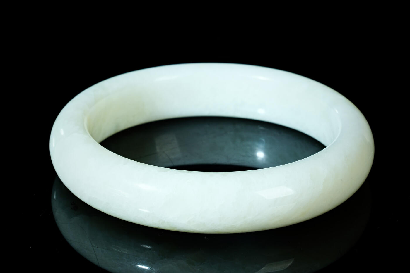 上海都达杂项专场四十四【全场包邮】  天然蓝田玉贵妃手镯 附鉴定证书941-80