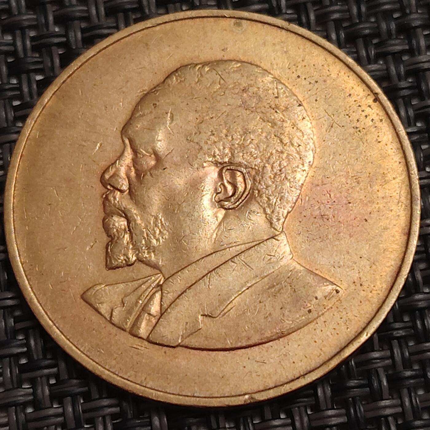 布加迪🐬～世界钱币(上海)🌾第 278 期 /  各国套币和散币 肯尼亚🇰🇪 1966年 10分 30.8mm～C5