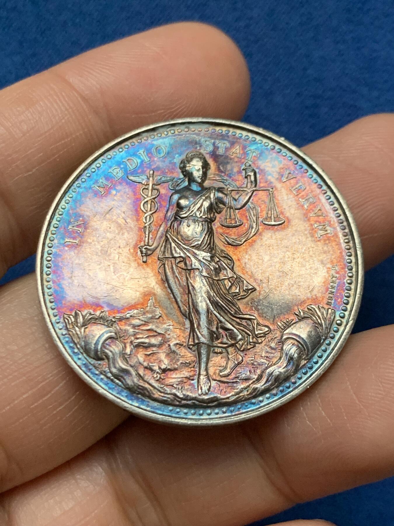 《竞宝斋》第467场 周日，周一 2场连拍 （全场包邮）欢迎送拍 法国里昂丝绸制造商与经销商联合纪念银章 22.5克 36.7mm 丰饶角银标