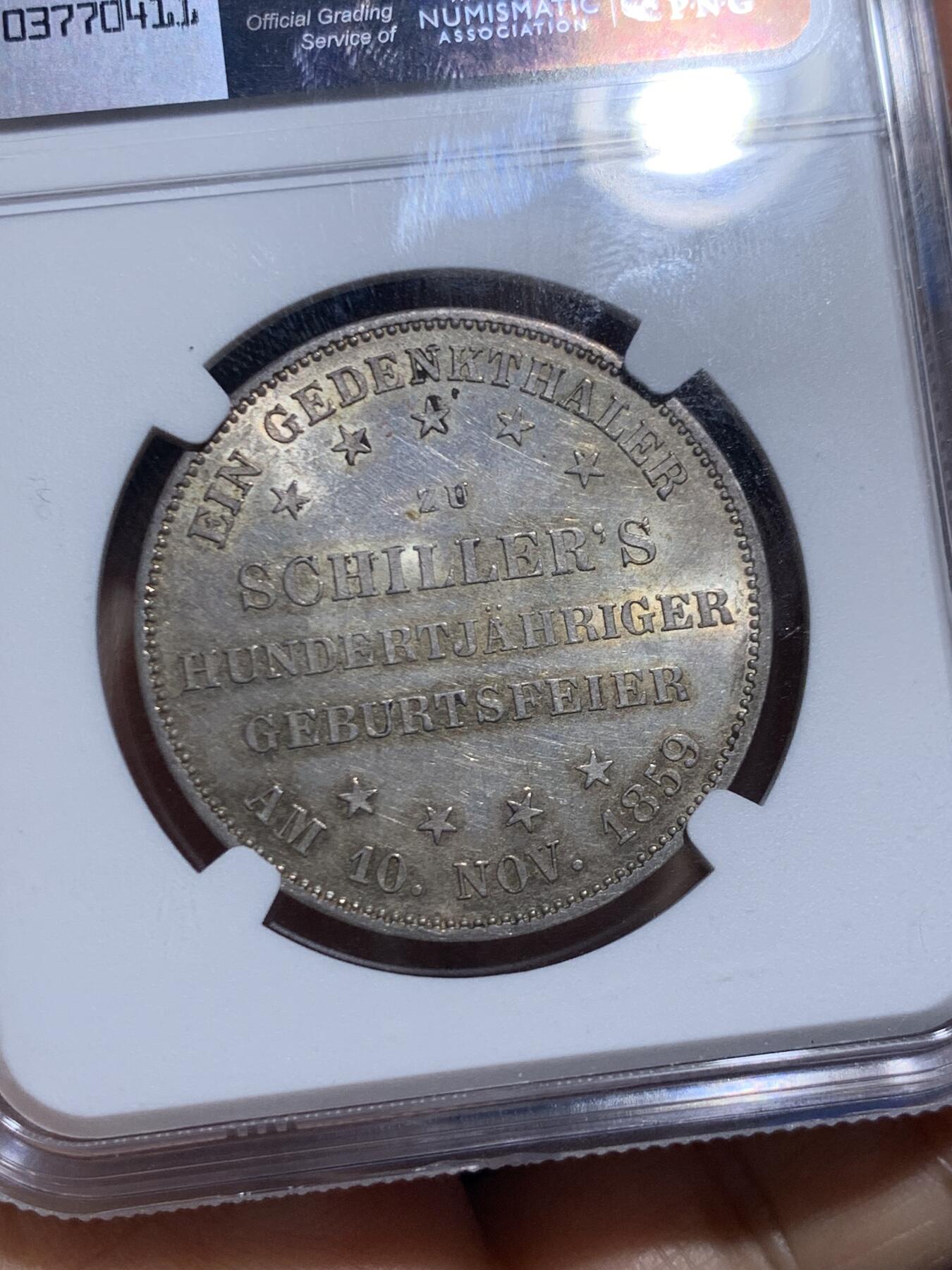 《竞宝斋》第467场 周日，周一 2场连拍 （全场包邮）欢迎送拍 NGC MS62 德国1859年法兰克福纪念席勒1泰勒银币，非常不错的一枚。