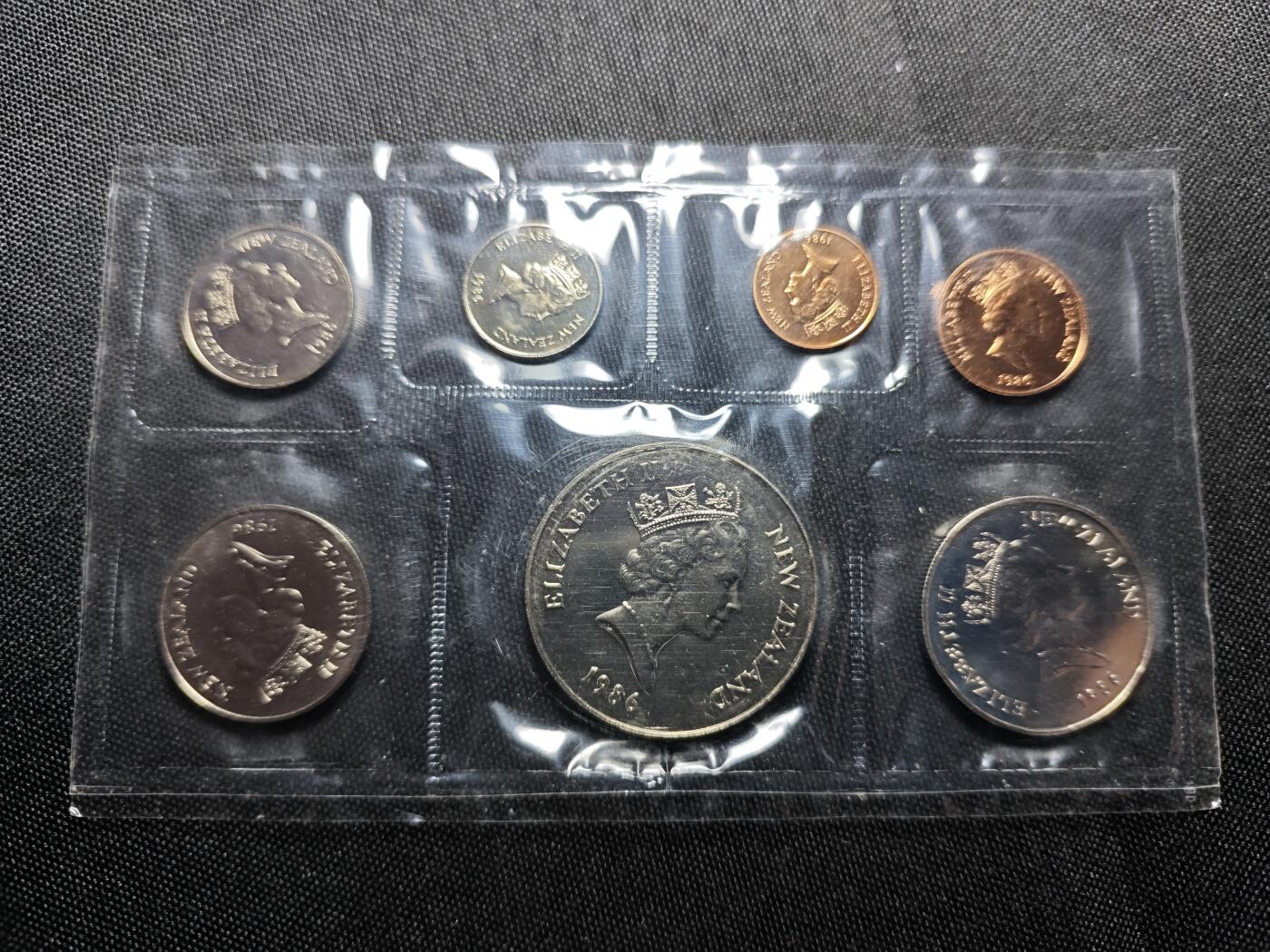 KK钱币收藏小铺   套币 批量/好品散币专场 2月预留时间 周末发货  1986新西兰大小面值清年 鸟主题一套 含1元克朗形纪念币