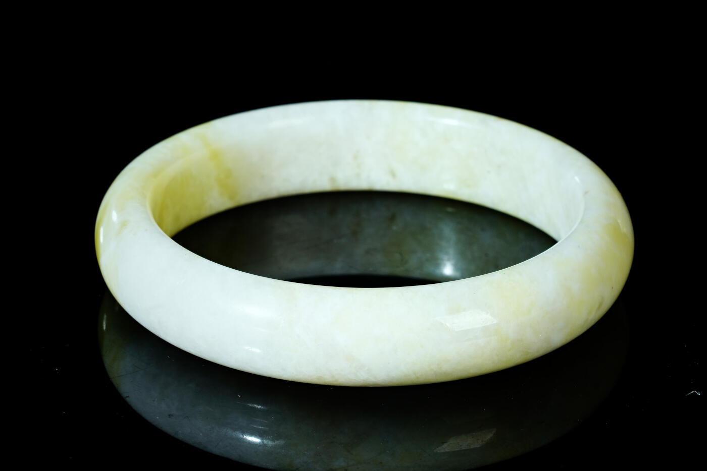 上海都达杂项专场四十四【全场包邮】  天然 蓝田玉贵妃手镯 附鉴定证书91-81