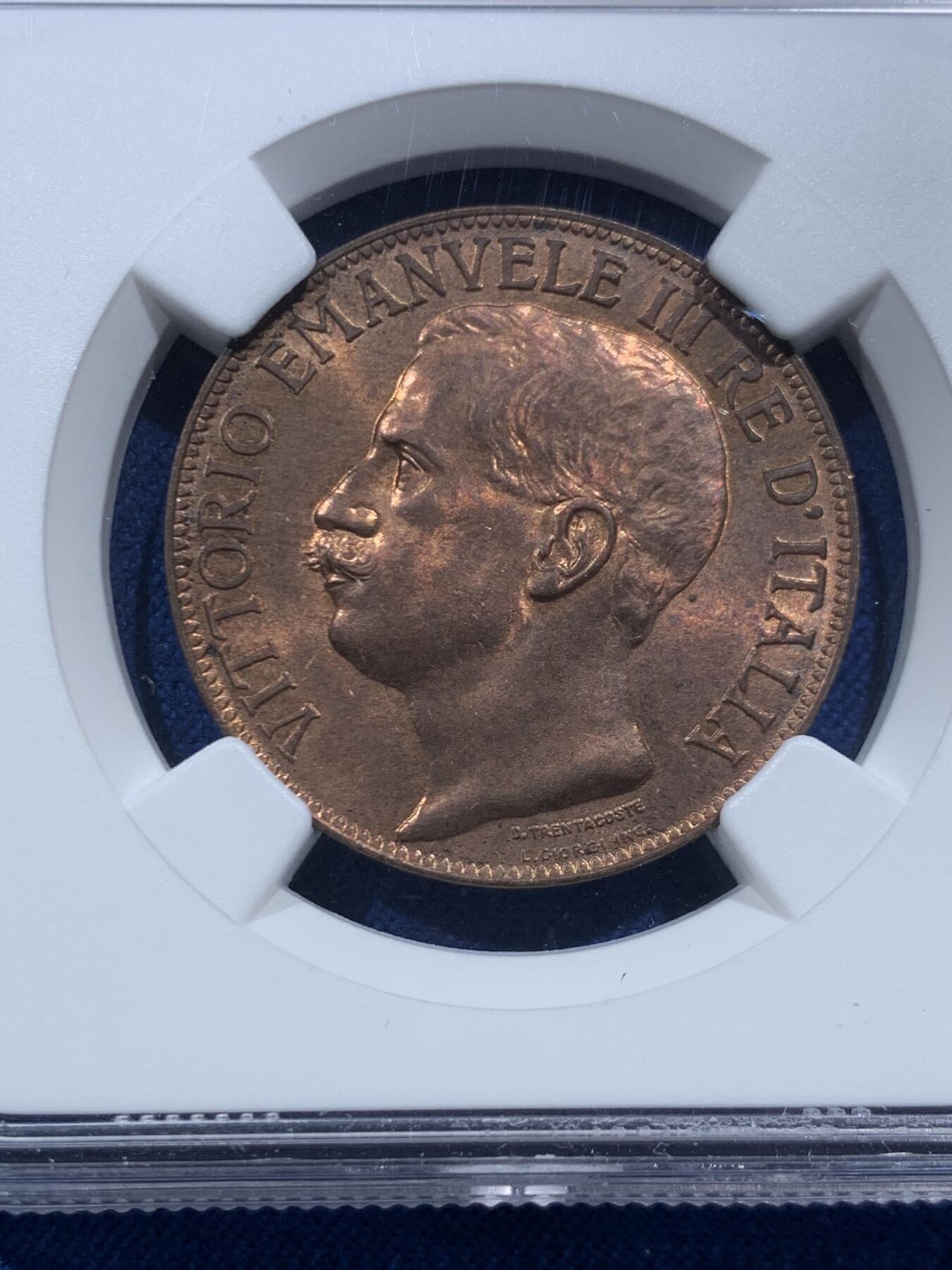 《竞宝斋》第467场 周日，周一 2场连拍 （全场包邮）欢迎送拍 NGC MS64RB 意大利伊曼纽尔三世1911年“拖奶”10分大铜币，意系铜币中的永恒经典。此枚红铜光靓丽，接近RD级别，实物观感非常好。