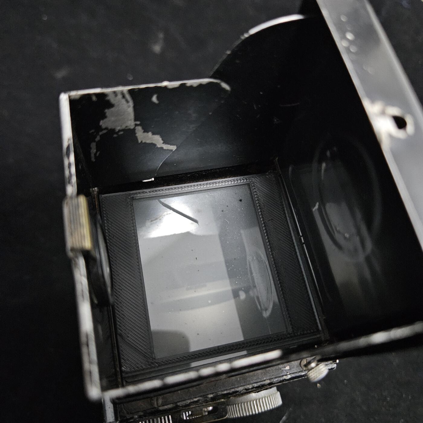 0元起拍勋章 第336期 咸鱼国勋章拍卖专场 3月4日（周三）下午6：00开始 罕见战前德国出口国民政府的Rolleicord Il型1936-1937年生产正值抗日战争产量只有30542台，此版本为出口中国的版本，出口中国数量不足10,000台，光学方面看着正常，其他方面没有胶片也不懂使用方法无法测试