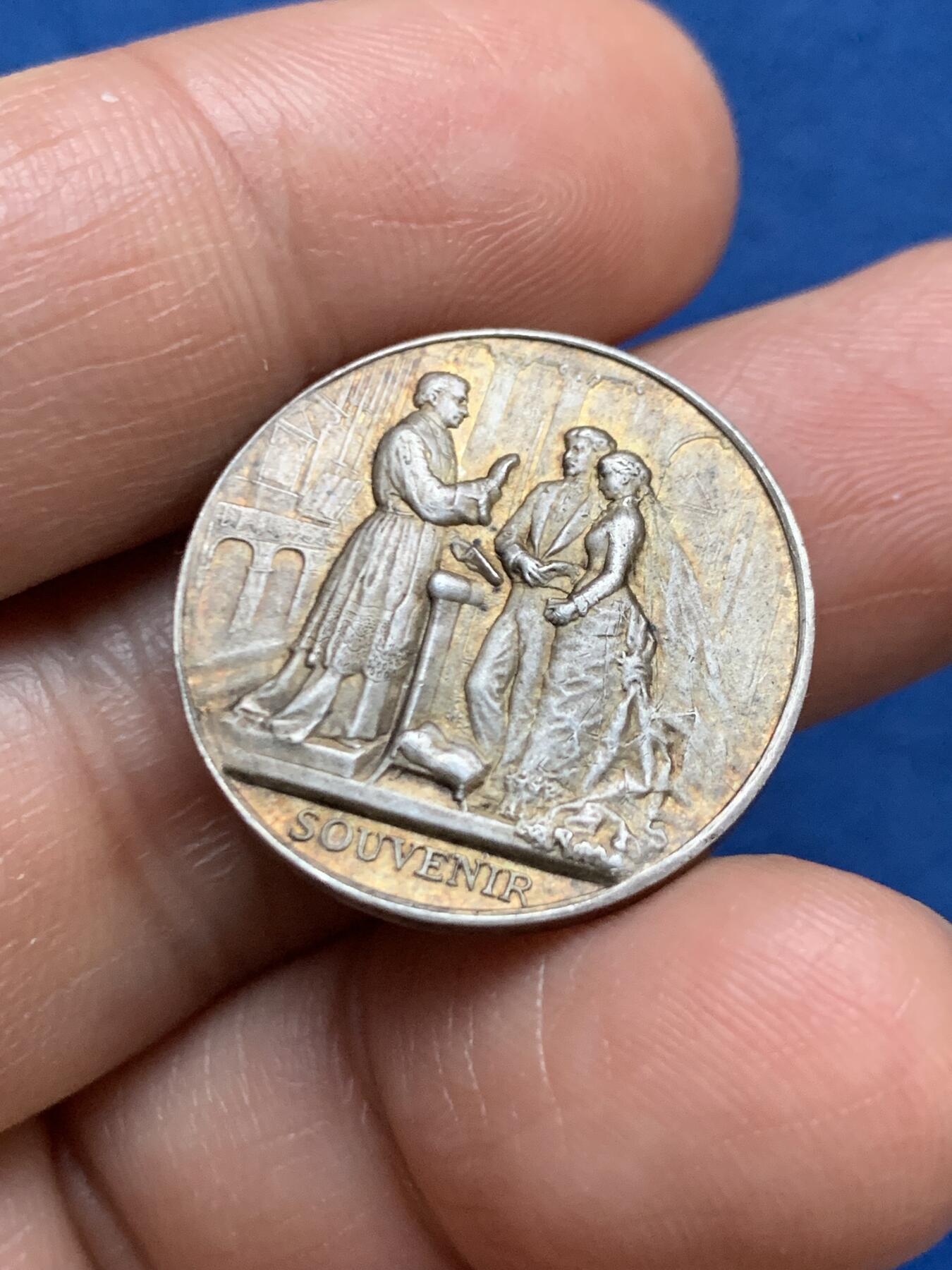 《竞宝斋》第467场 周日，周一 2场连拍 （全场包邮）欢迎送拍 法国19世纪结婚纪念银章，丰饶角AR边铭950银，23.2mm，7克。