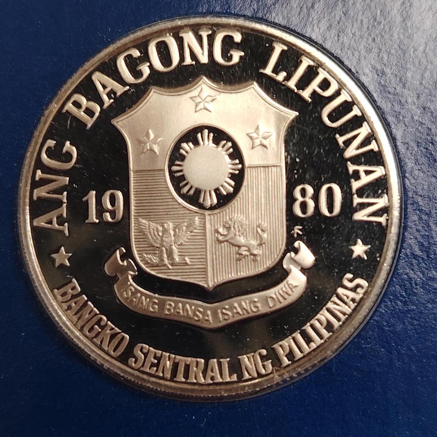 布加迪🐬～世界钱币(上海)🌾第 278 期 /  各国套币和散币 菲律宾🇵🇭 1980年 1比索 精致币