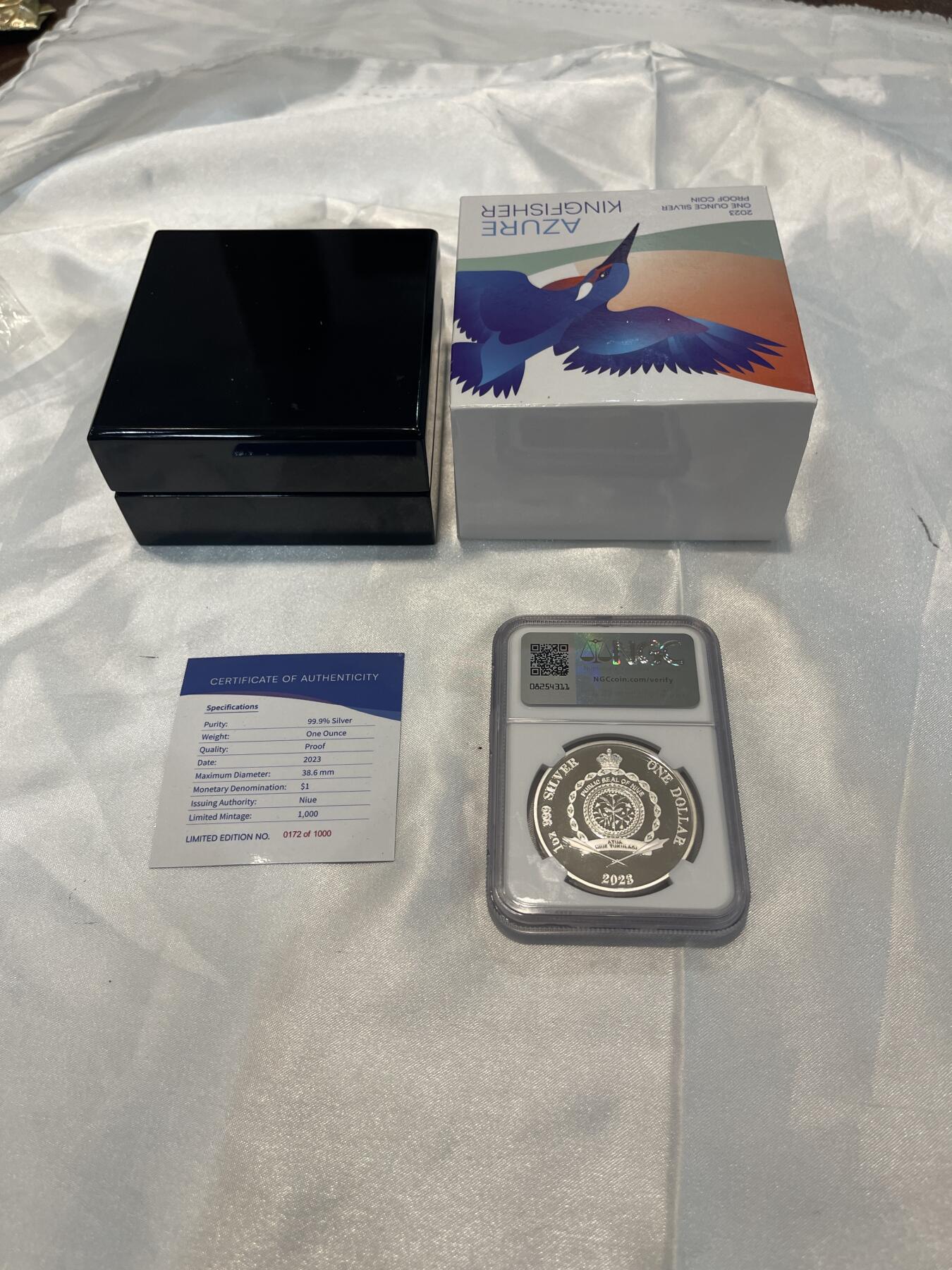 2023纽埃Azure Kingfisher极乐鸟1盎司银币 NGC PF69 ULTRA CAMEO评级，带盒证书，限量1000枚 个人收藏，