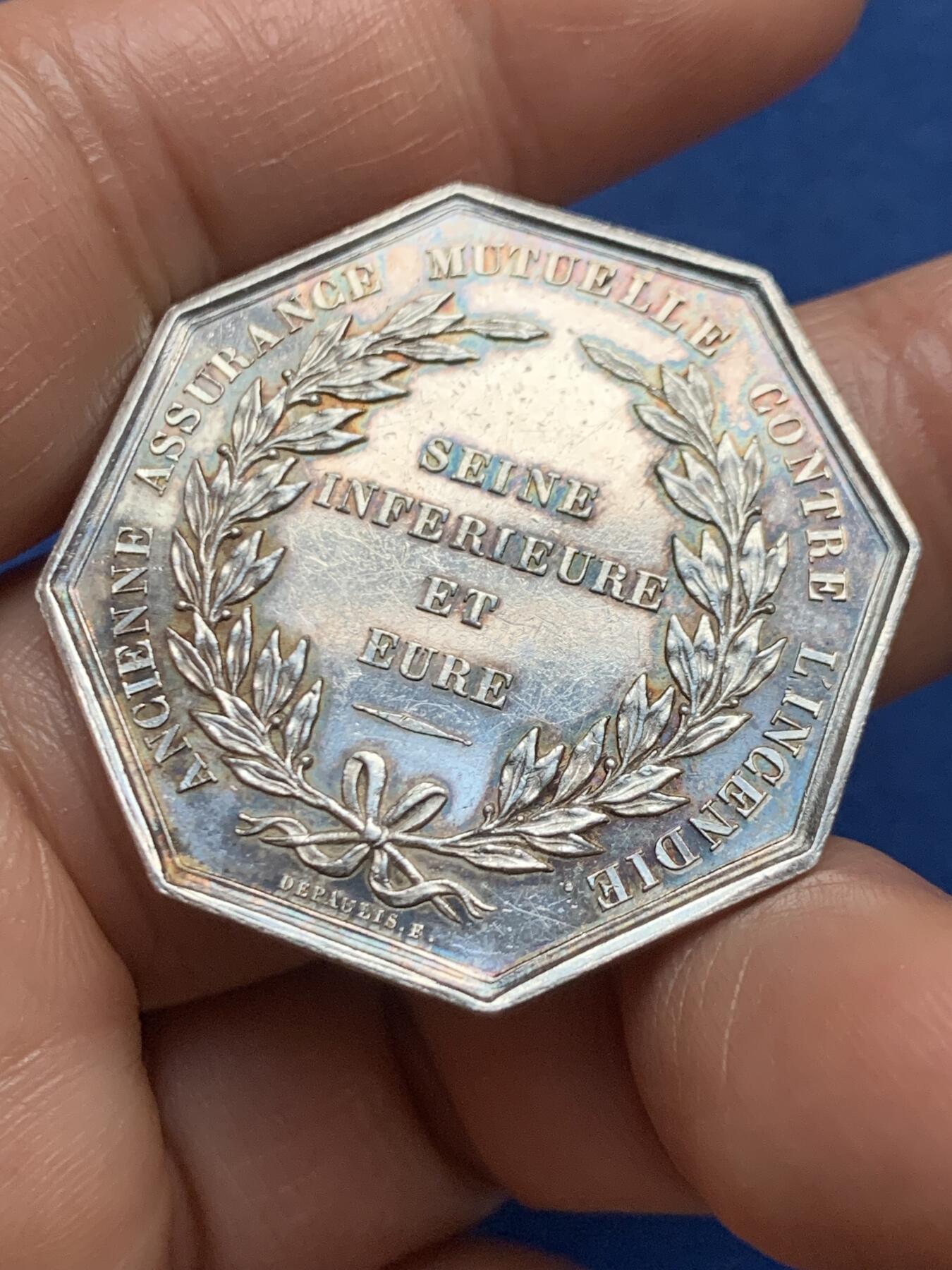 《竞宝斋》第467场 周日，周一 2场连拍 （全场包邮）欢迎送拍 1818年法国火灾保险银质八角代币，手指边铭，直径：34.3mm，重：15g