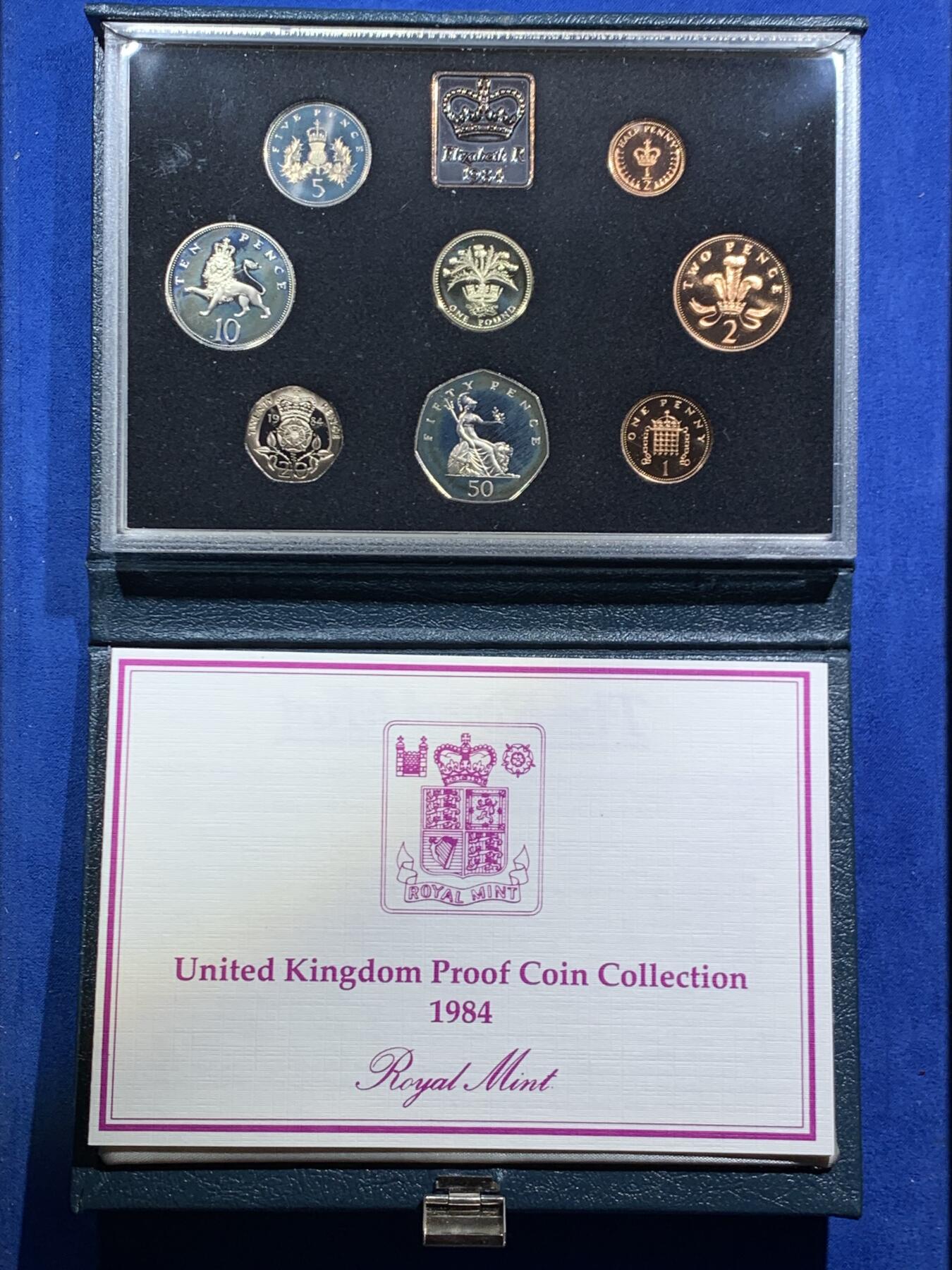 《竞宝斋》第467场 周日，周一 2场连拍 （全场包邮）欢迎送拍 英国1984年精制套币，带1枚1英镑苏格兰蓟精制币，8枚币，盒证齐全，品相精美，高档盒装