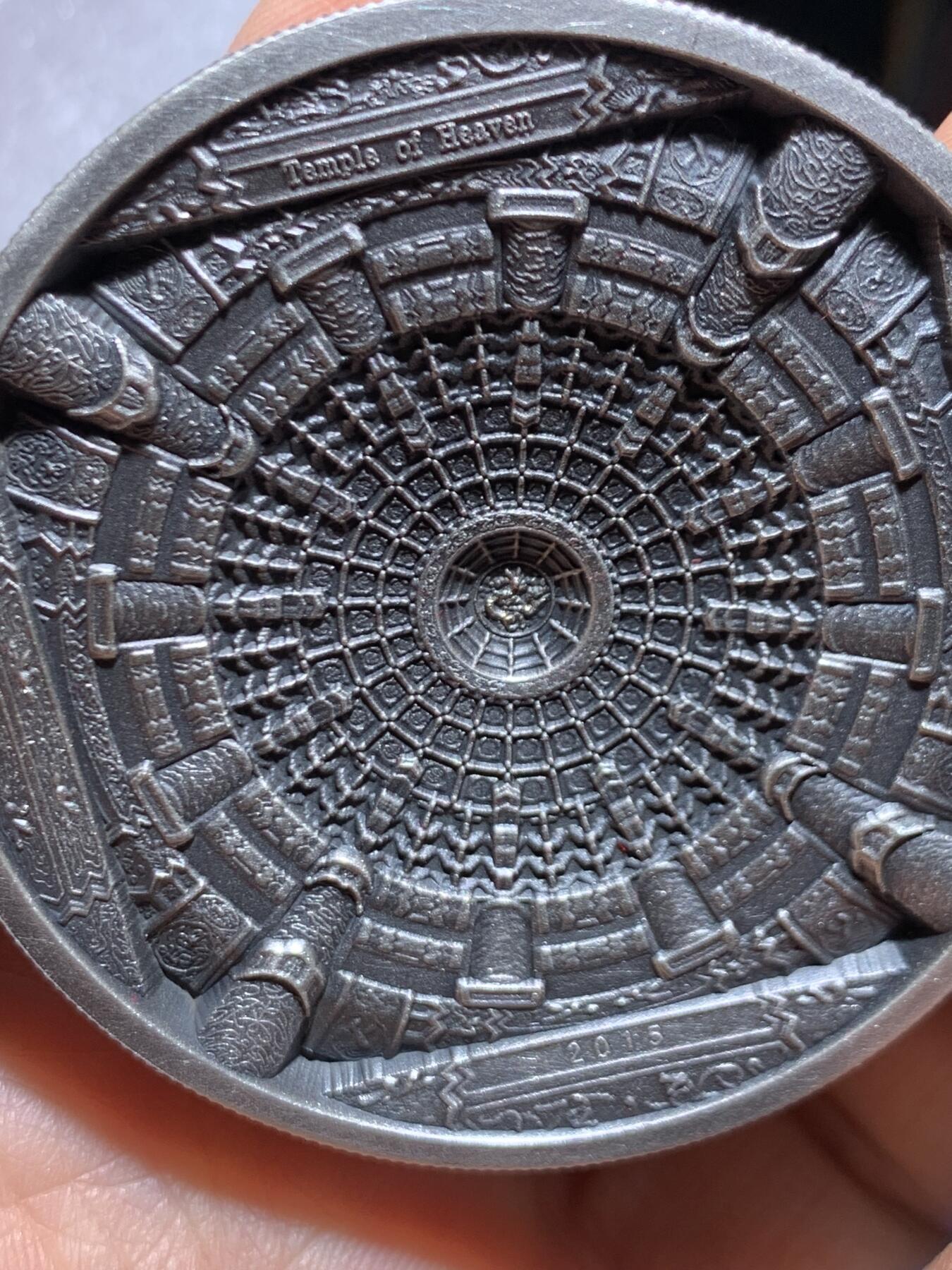 《竞宝斋》第467场 周日，周一 2场连拍 （全场包邮）欢迎送拍 库克2015年20元仿古高浮雕银币 中国天坛藻井 100克999银 木盒 发行量：999