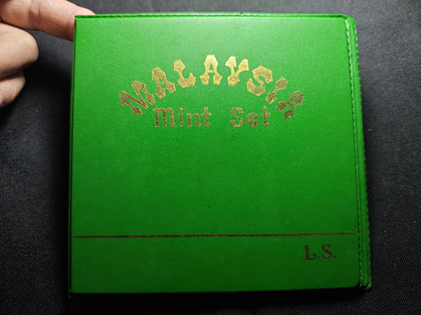 KK钱币收藏小铺   套币 批量/好品散币专场 2月预留时间 周末发货  马来西亚大厦版东西面值一套 好品