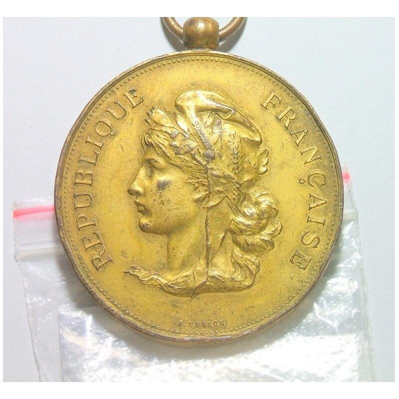 法国1900年前后 女神头像高浮雕精制大镀金章 光边 42MM