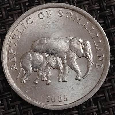 布加迪🐬～世界钱币(上海)🌾第 278 期 /  各国套币和散币 - 索马里兰 2005年 5先令铝币 母子象图案～C1