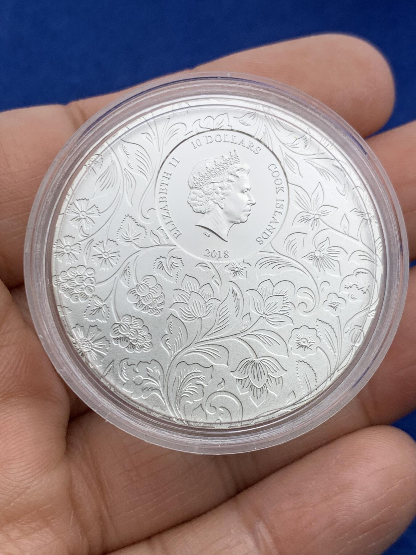 《竞宝斋》第467场 周日，周一 2场连拍 （全场包邮）欢迎送拍 库克2018年10元部分彩色普制银币 小秘密 999银2盎司 发行量：777 盒证全