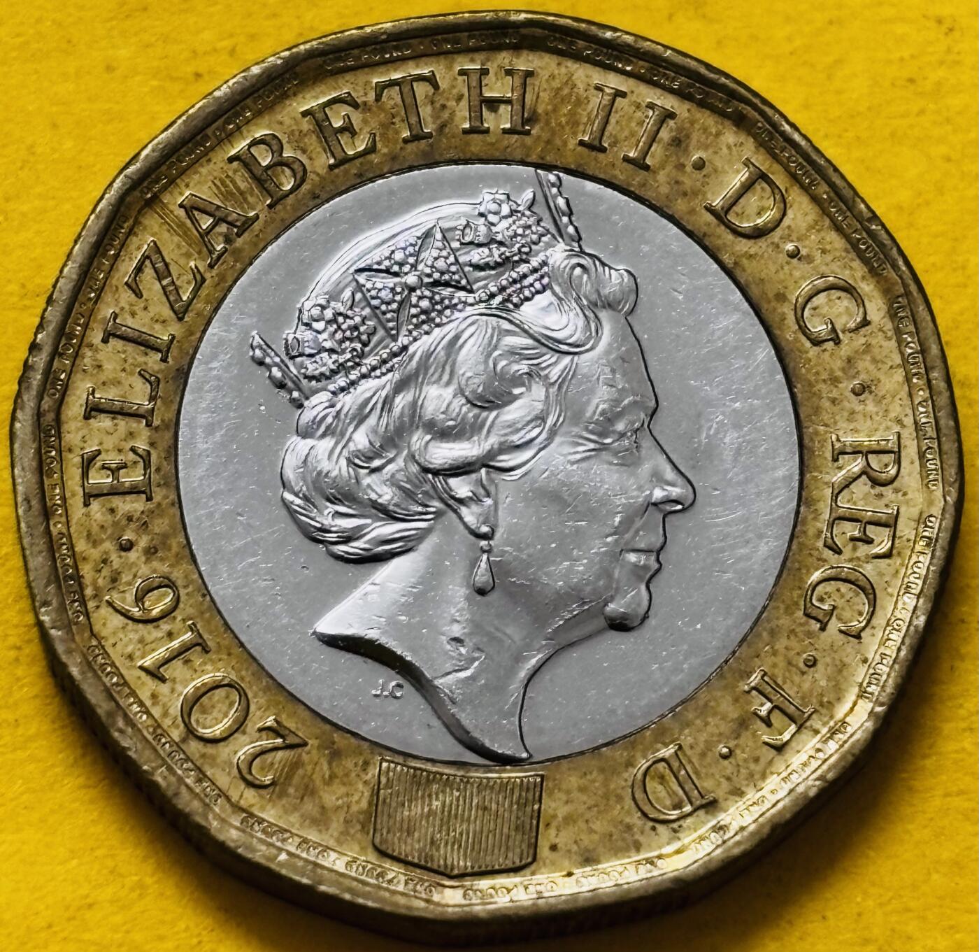 文馨钱币收藏第 295 场，（元宵场）各种银币散币纪念章，长期接代拍业务 原光好品 2016 年英国双色纪念币 1 镑