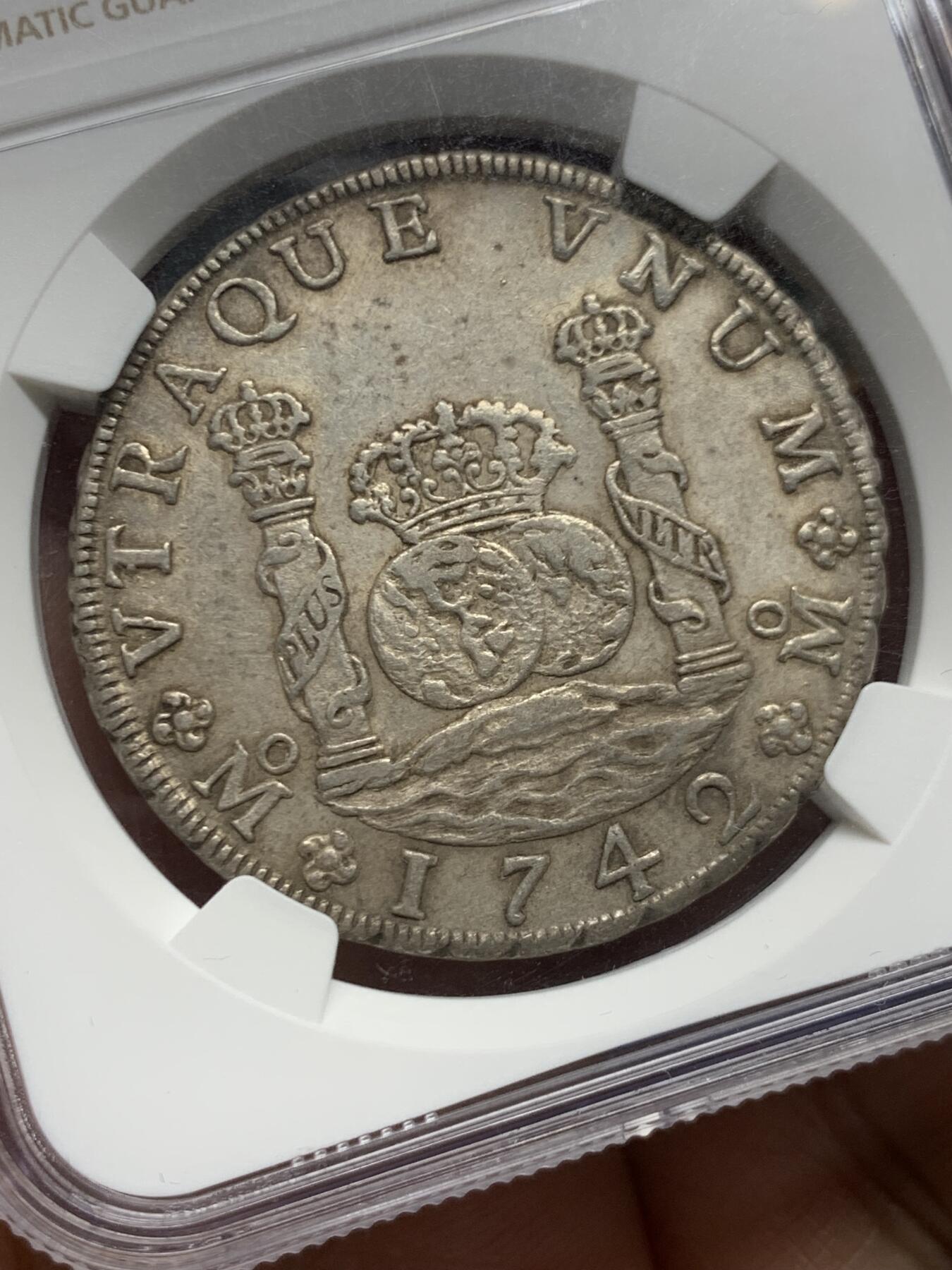 《竞宝斋》第467场 周日，周一 2场连拍 （全场包邮）欢迎送拍 NGC AU55 墨西哥1742年菲利普五世地球双柱8R银币（早期地球双柱，打制周正清晰，细节保存的很不错）