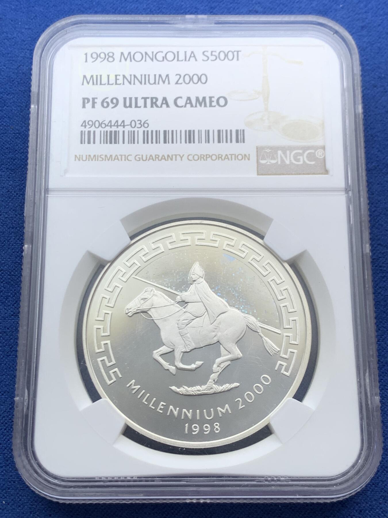 《竞宝斋》第467场 周日，周一 2场连拍 （全场包邮）欢迎送拍 NGC PF69UC 1998年蒙古迎接千禧年（2000）发行成吉思汗骑马图，镜面超高浮雕精制银币，全息幻彩工艺，500图格里克，一盎司，925银，31.6克，10000枚发行量