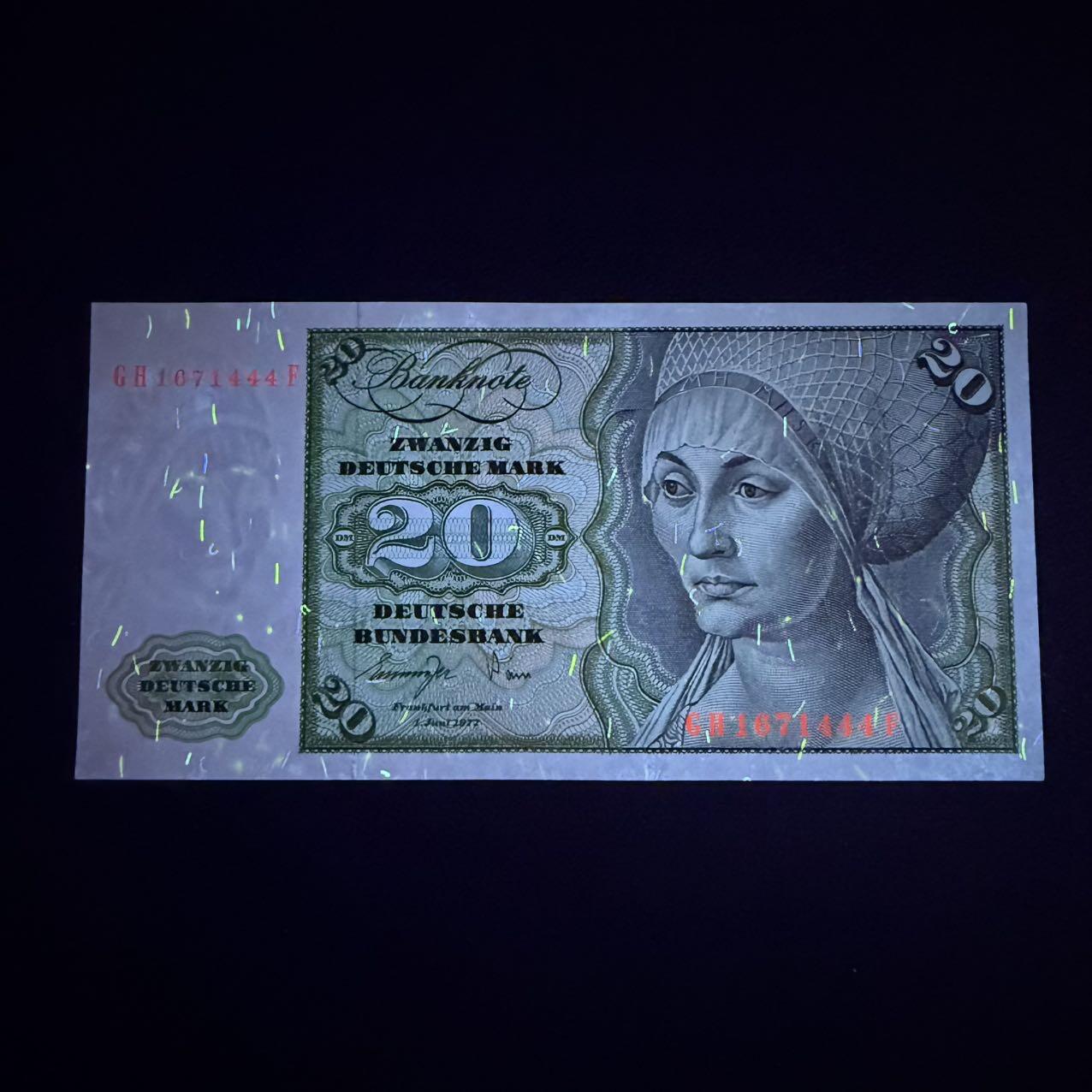 第15期 库存 德国1977年20马克 豹子号 全新unc- 