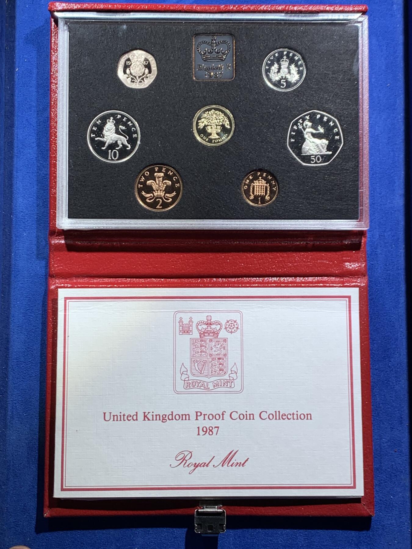 《竞宝斋》第467场 周日，周一 2场连拍 （全场包邮）欢迎送拍 英国1987年精制套币，带1枚1英镑橡树精制币，7枚币，盒证齐全，品相精美，高档盒装