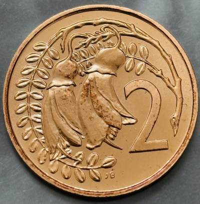 文馨钱币收藏第 295 场，（元宵场）各种银币散币纪念章，长期接代拍业务 - 全新 1984 年新西兰铜铃花 2 分镜面工艺像精制币