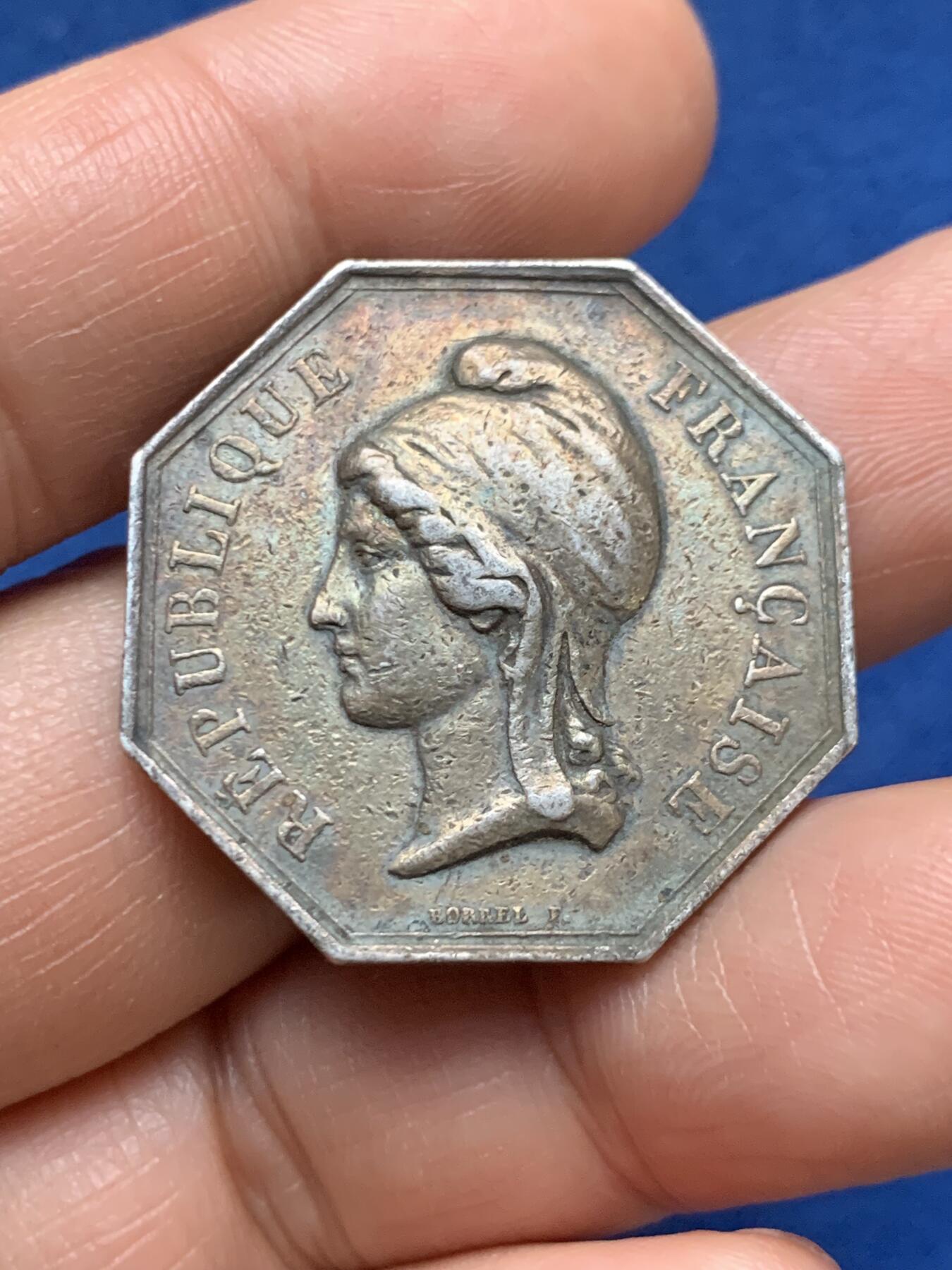 《竞宝斋》第467场 周日，周一 2场连拍 （全场包邮）欢迎送拍 法国昂古莱姆国家银行八角银质代币 12.15克 30.8mm 手指银标