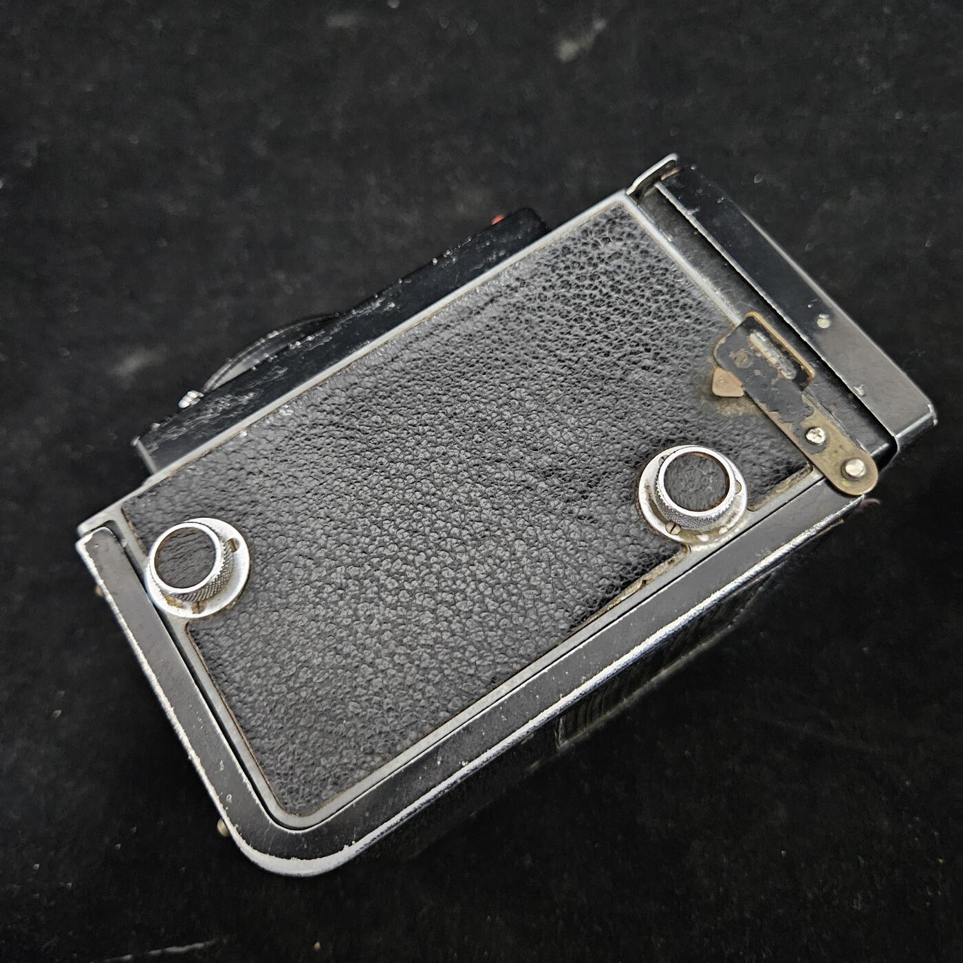 0元起拍勋章 第336期 咸鱼国勋章拍卖专场 3月4日（周三）下午6：00开始 罕见战前德国出口国民政府的Rolleicord Il型1936-1937年生产正值抗日战争产量只有30542台，此版本为出口中国的版本，出口中国数量不足10,000台，光学方面看着正常，其他方面没有胶片也不懂使用方法无法测试