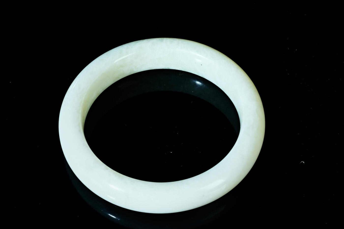 上海都达杂项专场四十四【全场包邮】  天然蓝田玉贵妃手镯 附鉴定证书941-80