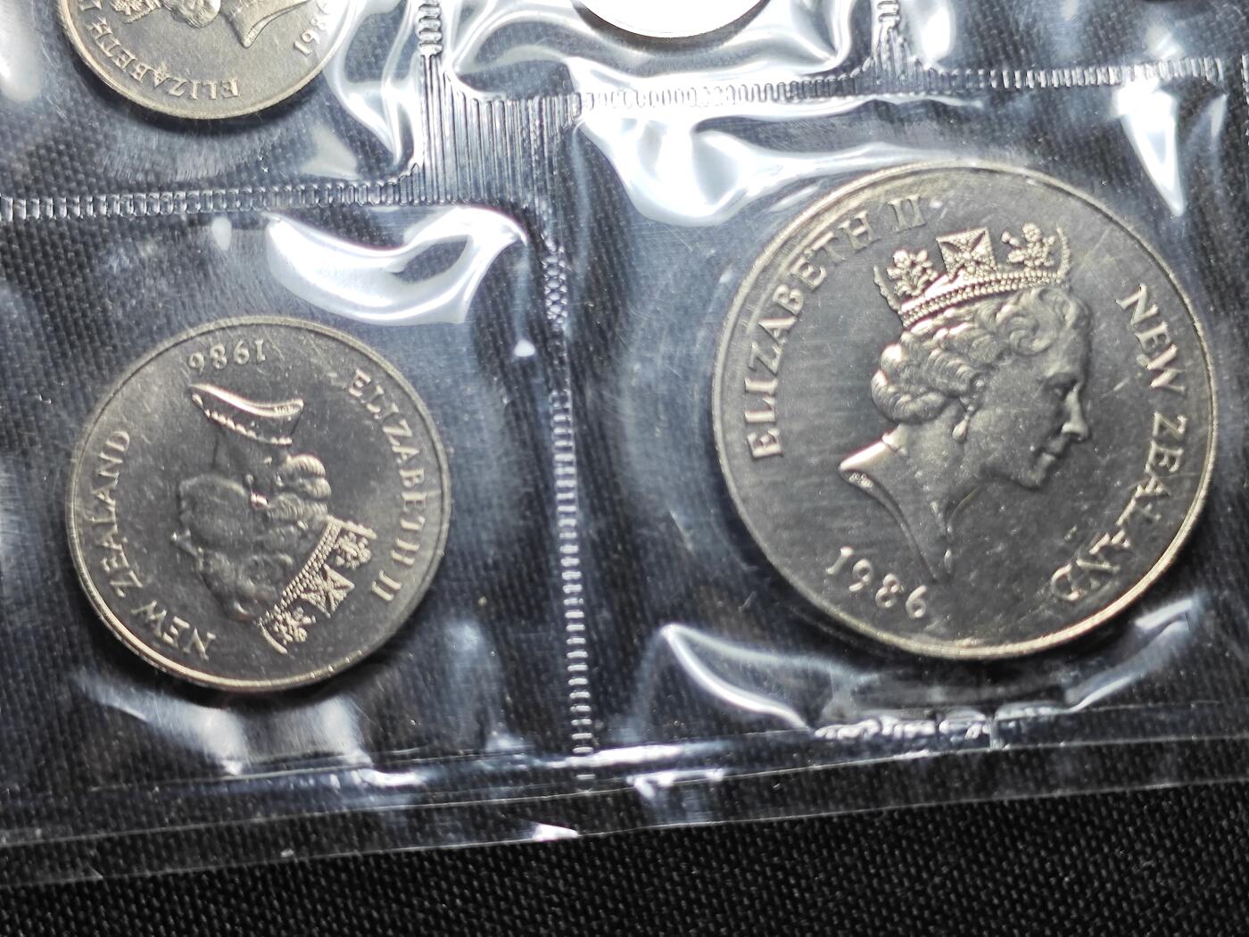 KK钱币收藏小铺   套币 批量/好品散币专场 2月预留时间 周末发货  1986新西兰大小面值清年 鸟主题一套 含1元克朗形纪念币